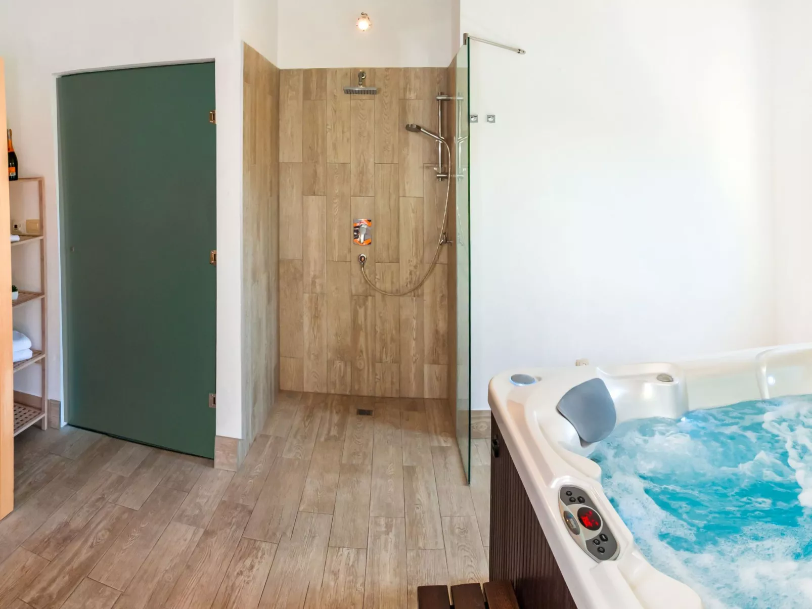 Villa Mosor mit beheiztem Salzwasserpool und Sauna-Binnen