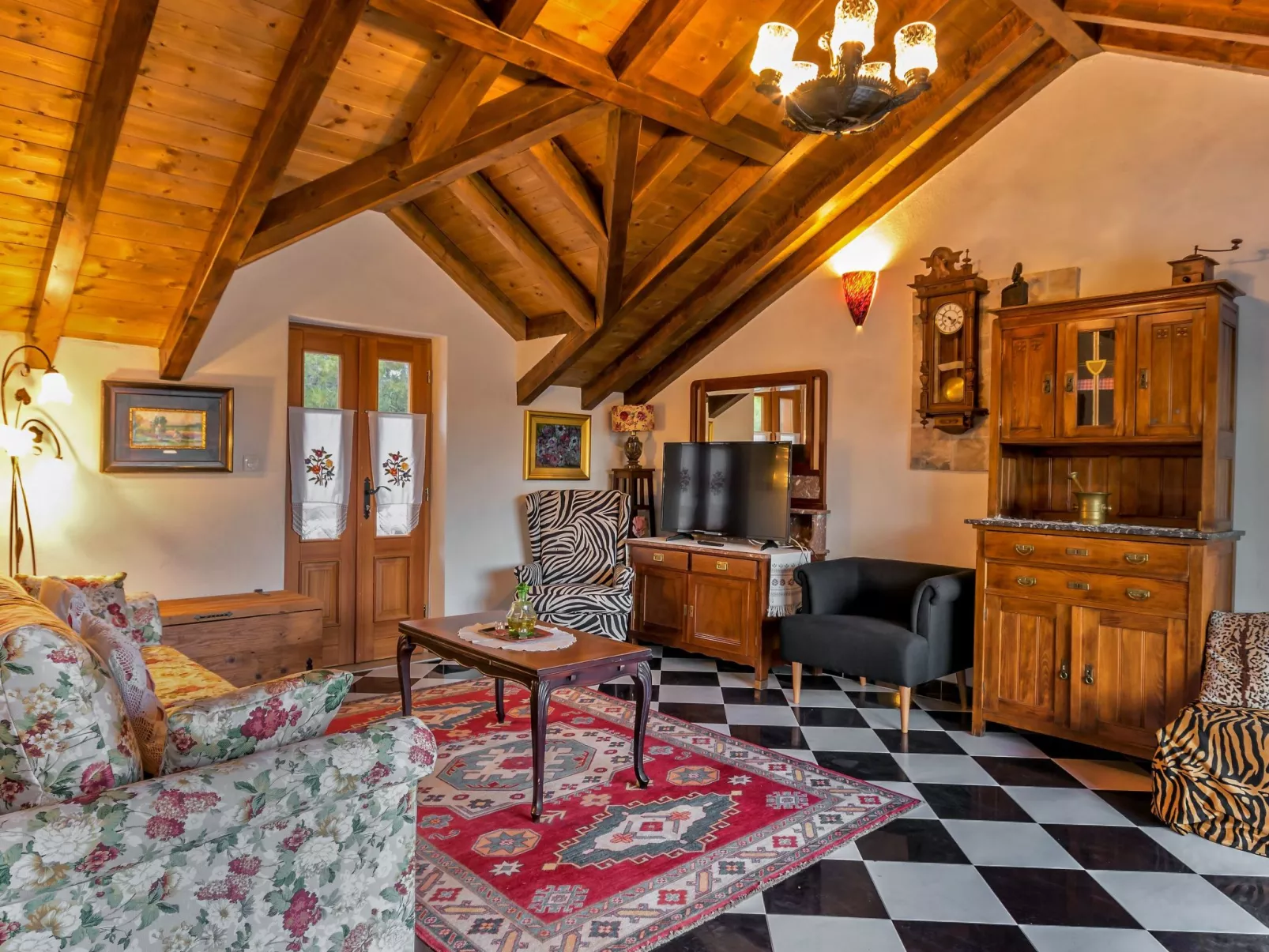 Hidden Heaven Private Resort - Beheizter Pool-Binnen