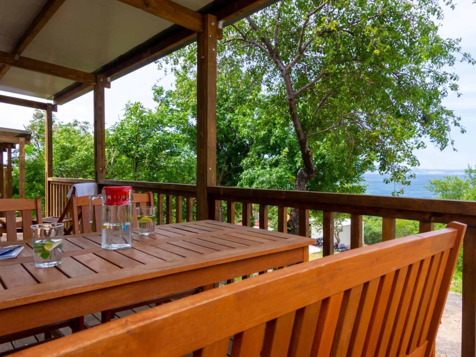 Mobilheim mit gemeinschaftlichem Pool-Buiten