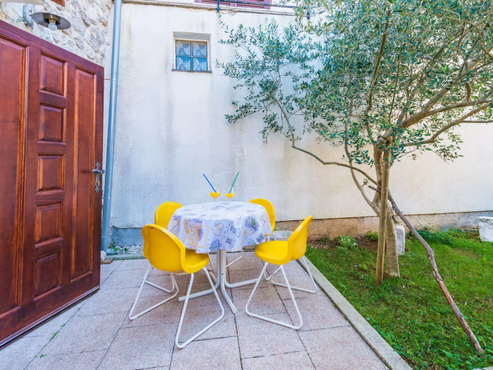 In Sukošan mit Privatem Garten-Buiten