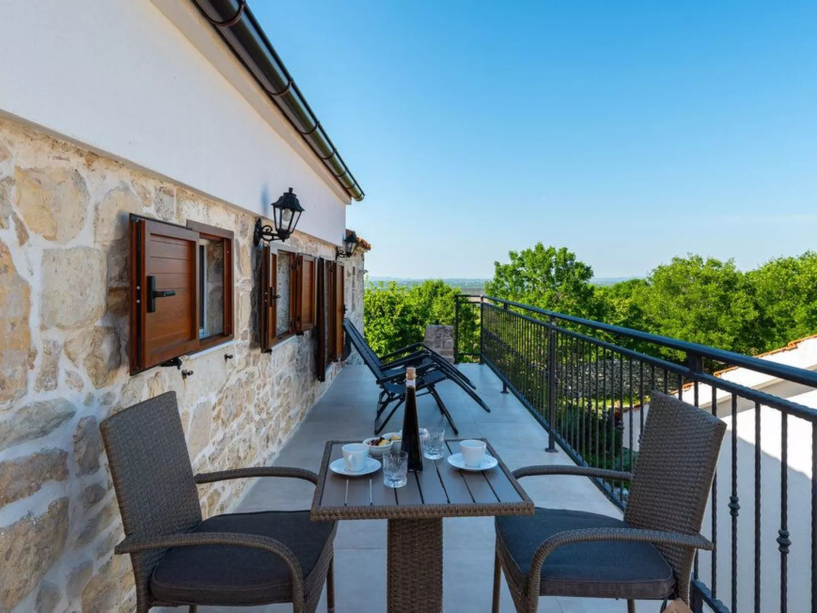 Mit Jacuzzi-TA Leut Agency-Buiten