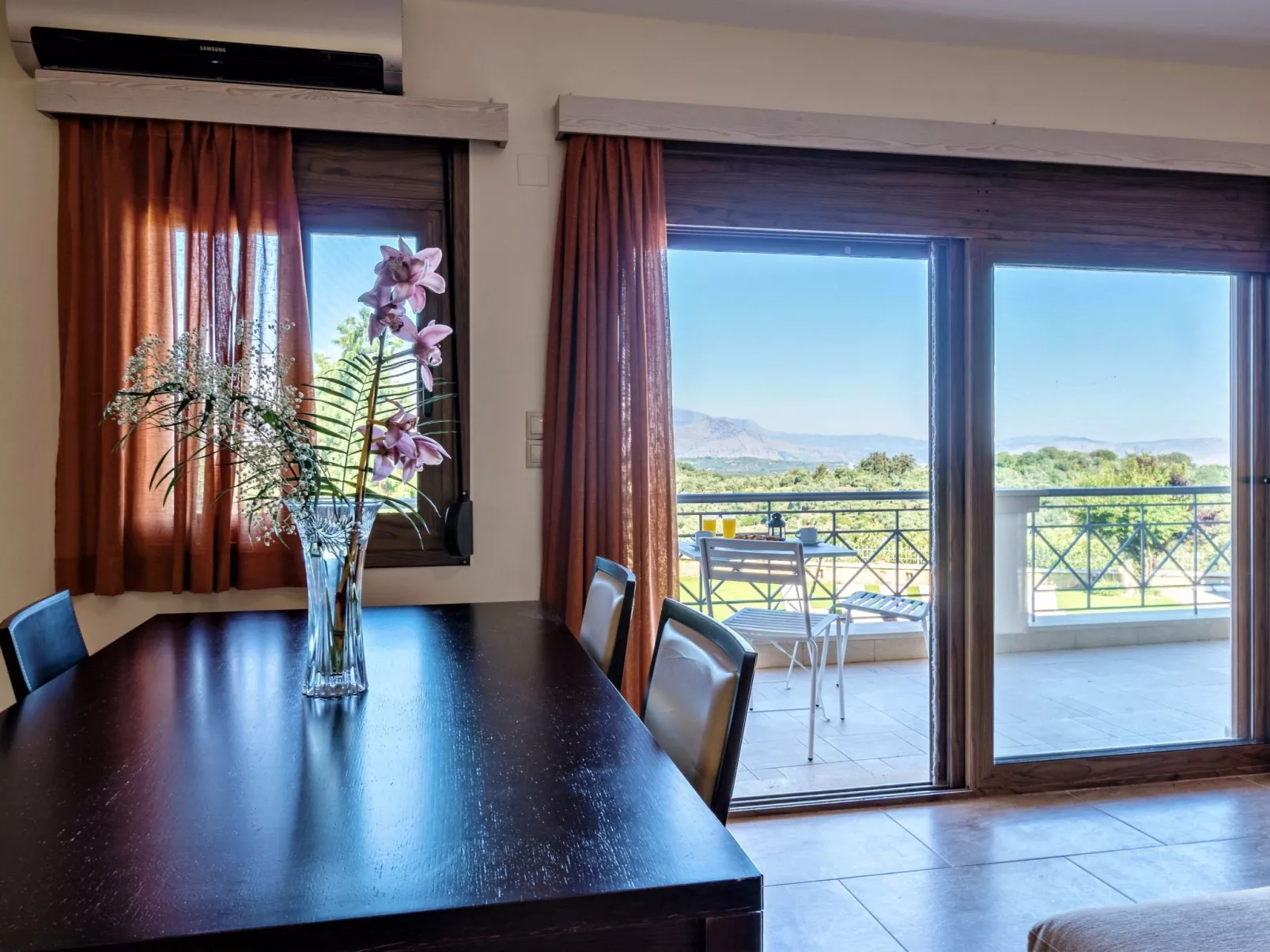 Villa Zeus mit privatem Pool und Jacuzzi-Binnen