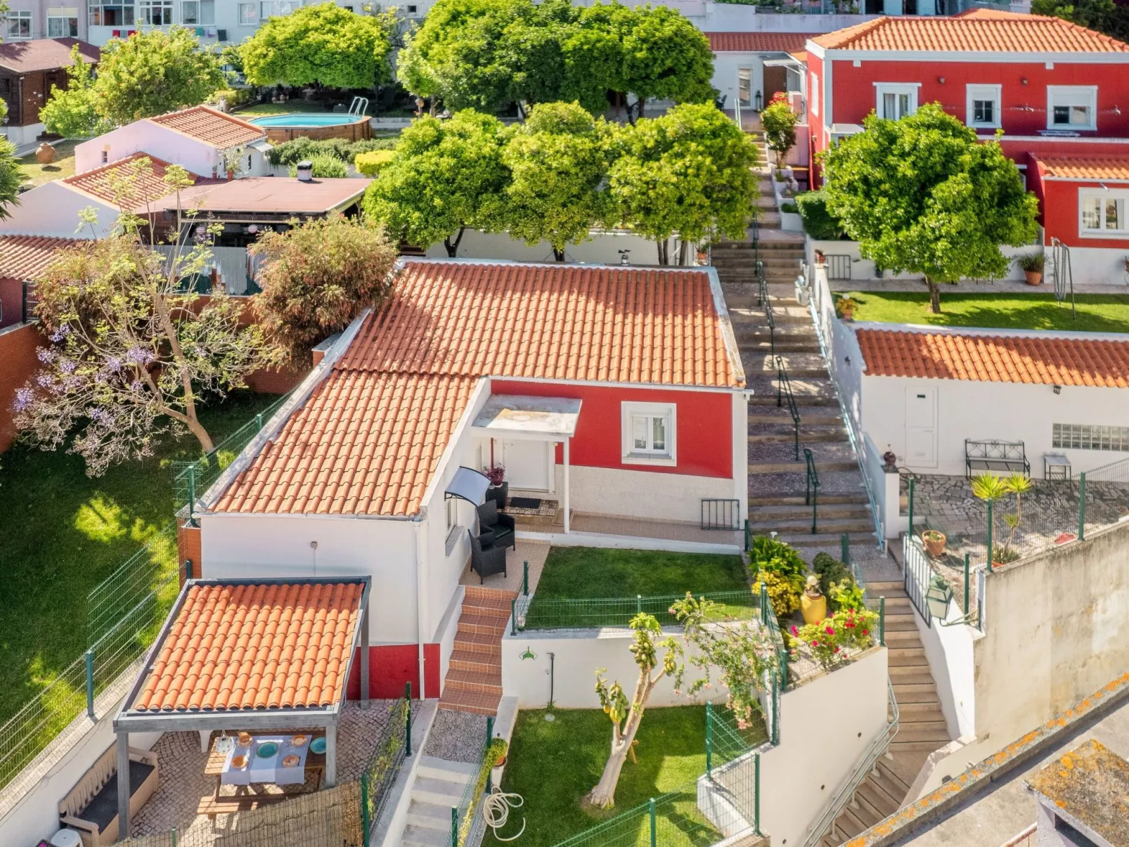 In Algés mit Kleinem gemeinsamem Pool - Image-tags.info