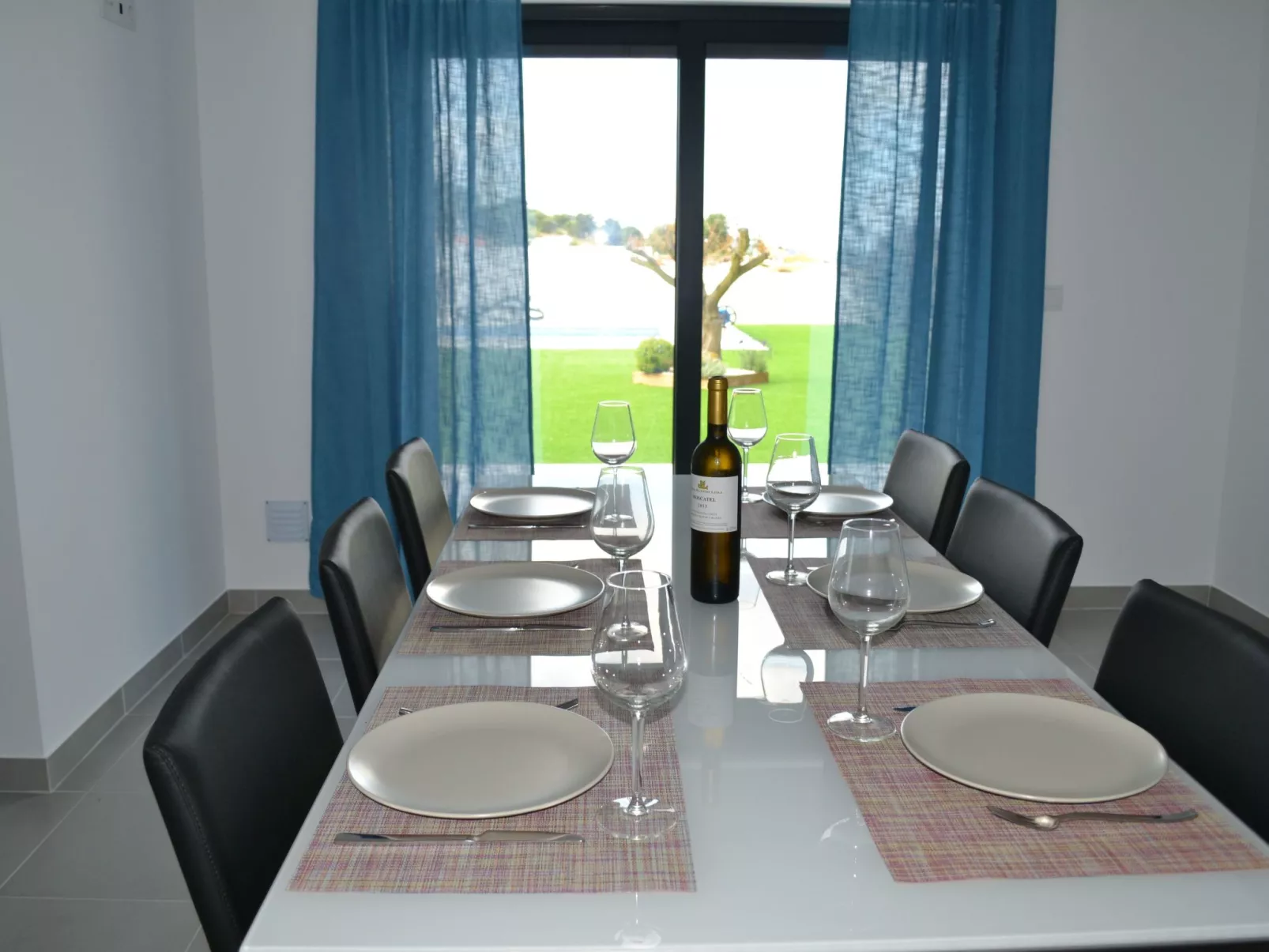 Neue moderne Villa mit privatem Pool-Binnen