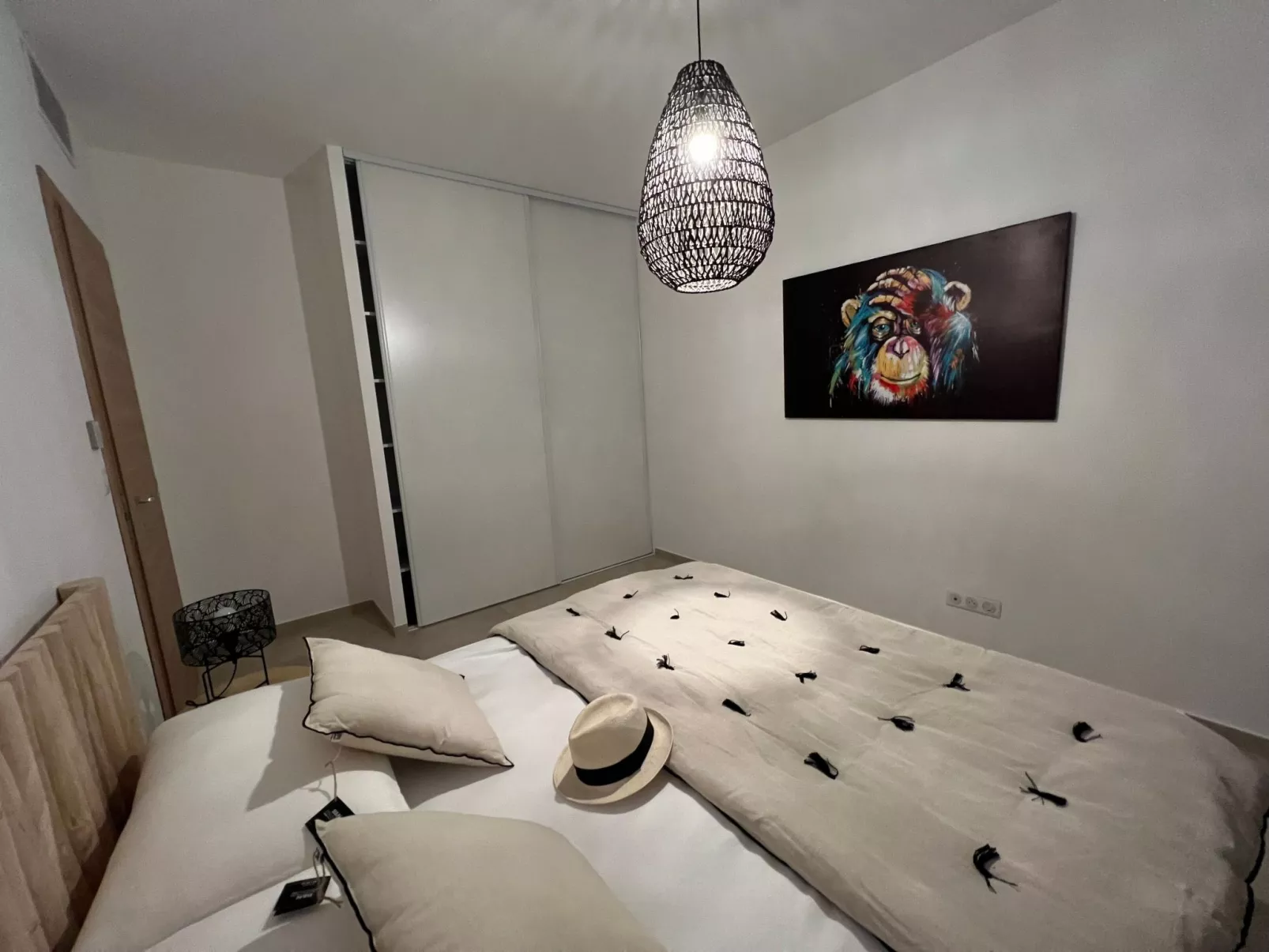 ISULA-RED_BEAUTIFUL_VIEW.-Binnen