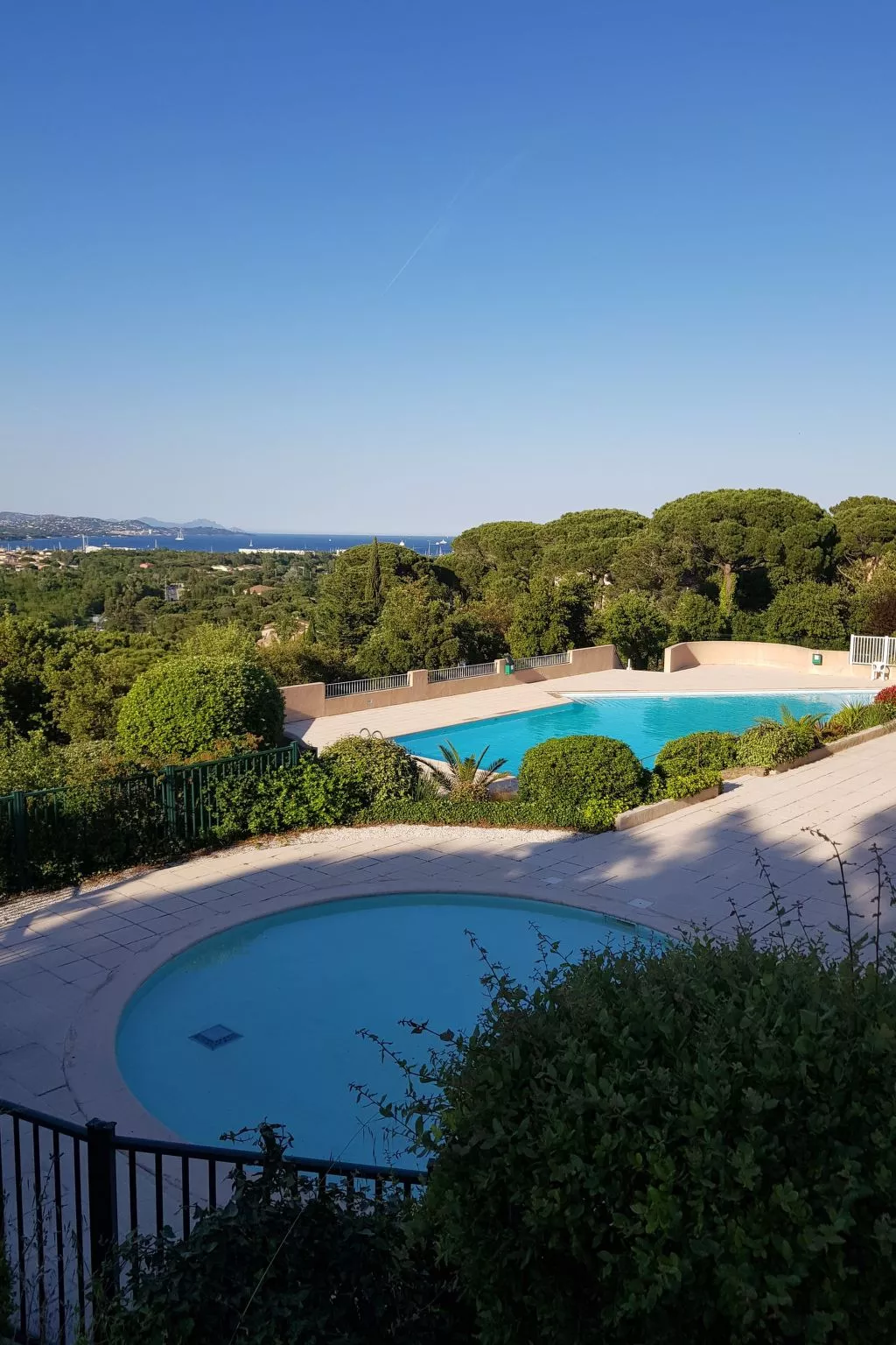 Anlage mit Tennisplatz und 3 Gemeinschaftspools-Buiten