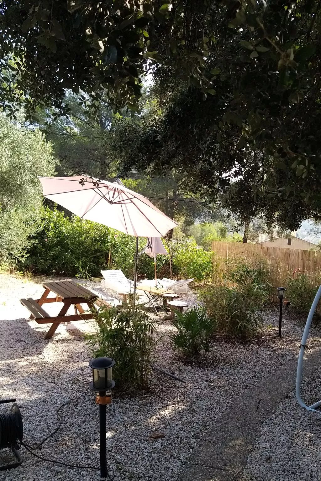 Mit Terrasse, mitten in der Natur-Buiten