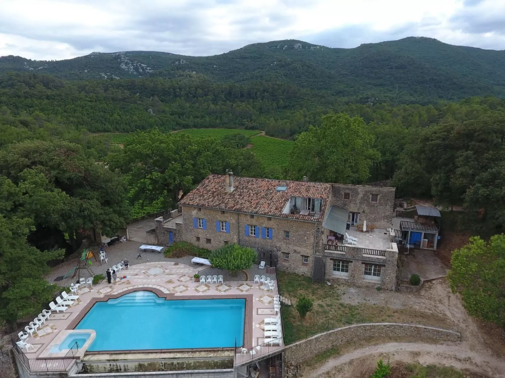 Gemütliches Studio inmitten von Weinbergen und Olivenbäumen-Buiten