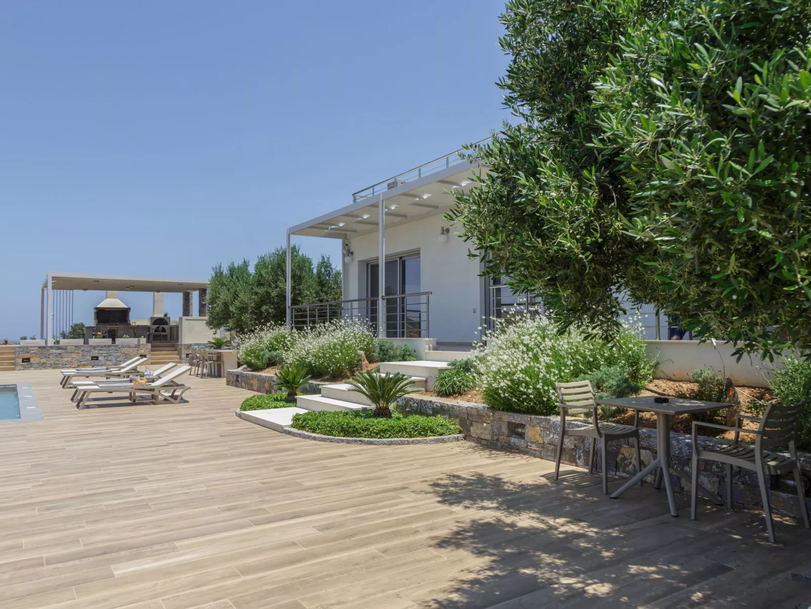 Villa mit Grillplatz und privatem beheiztem Pool-Buiten