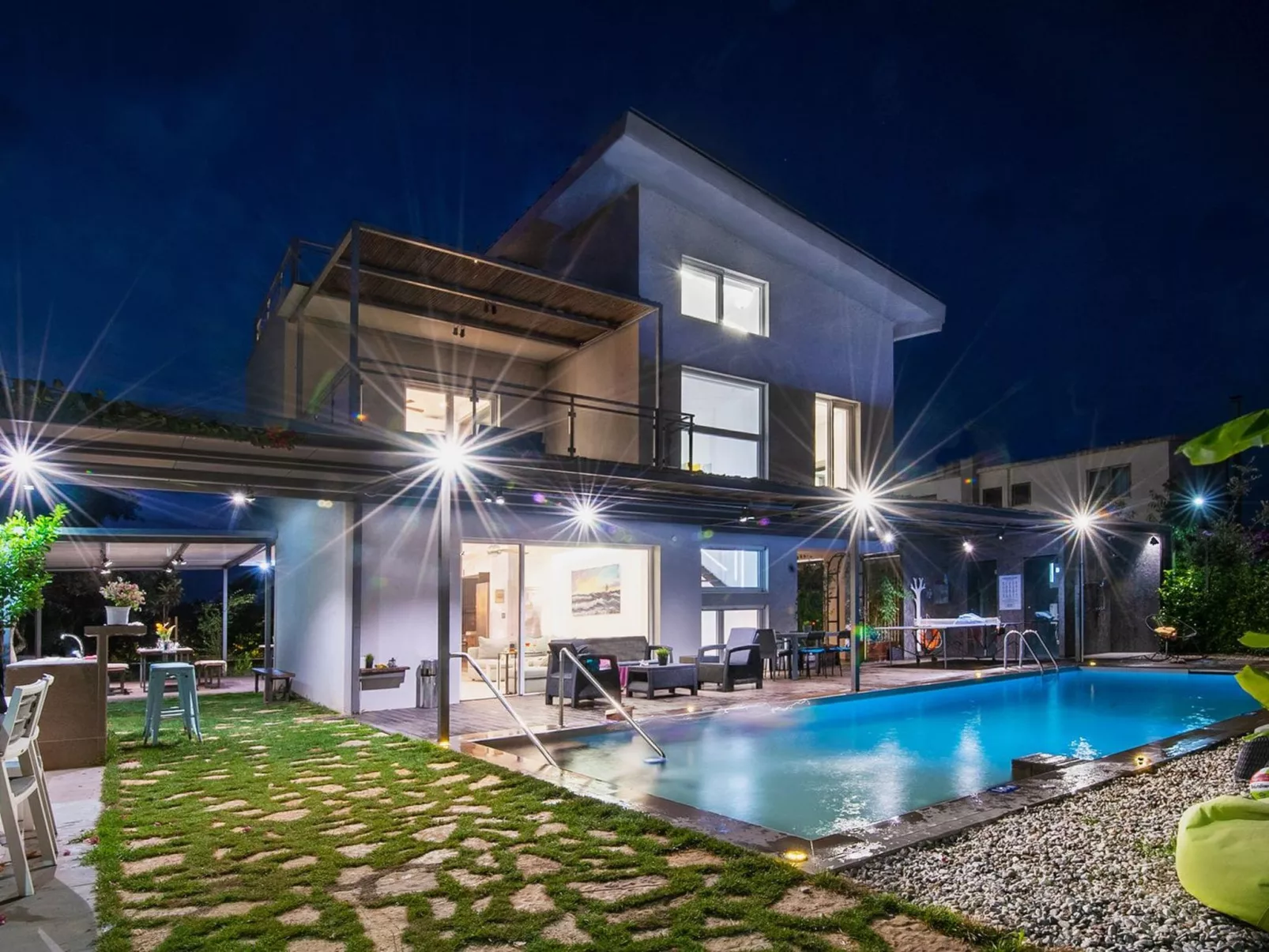 Villa Anna mit privatem Pool und Garten-Buiten