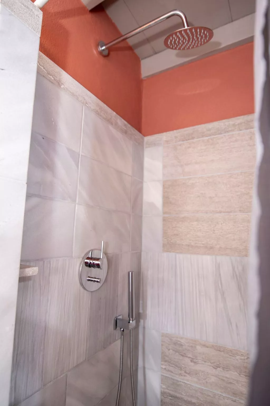 "Goulas" mit Blick auf das Wasser-Binnen