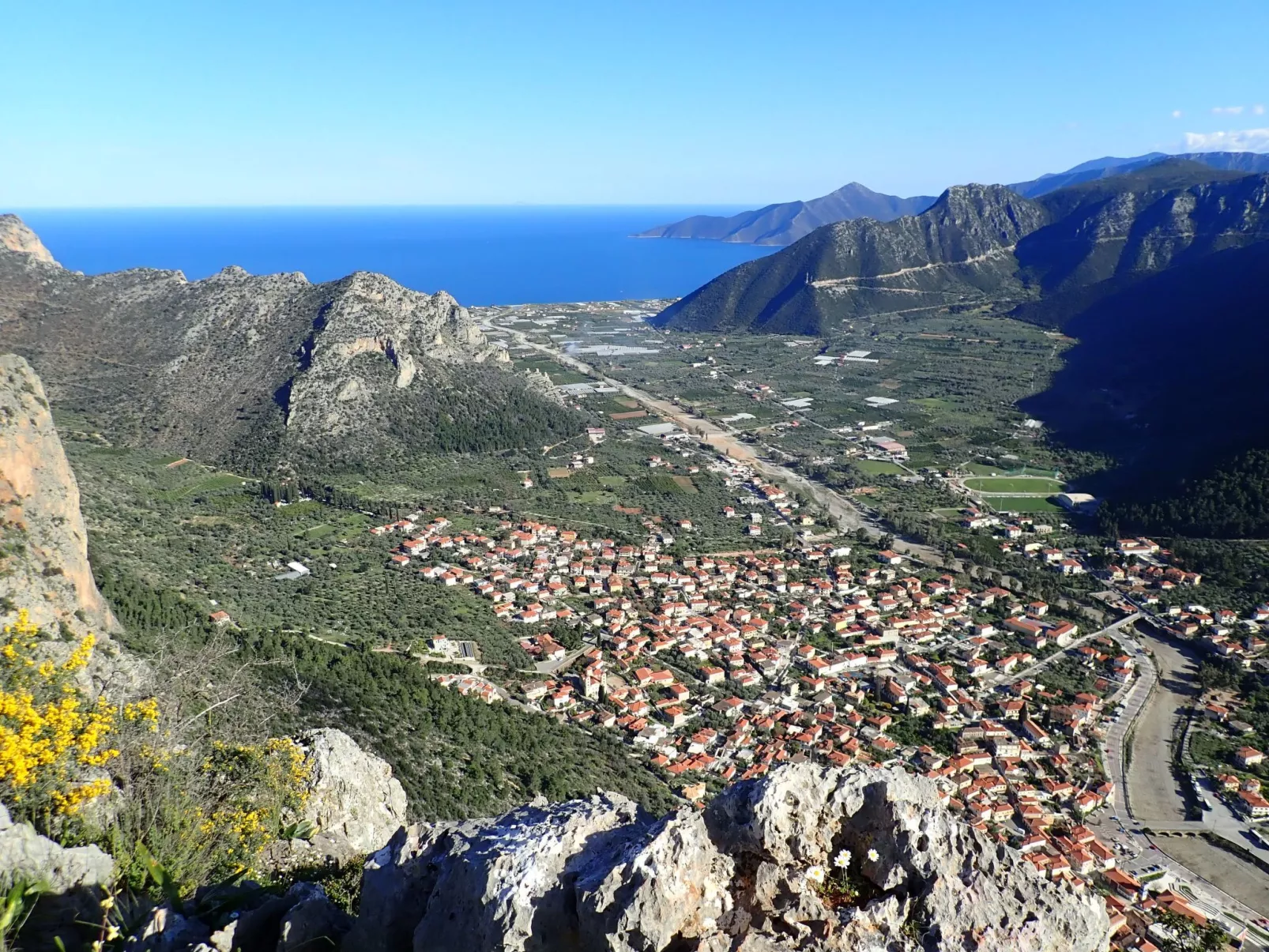 Steinhaus in Leonido mit Parkplatz-Buiten