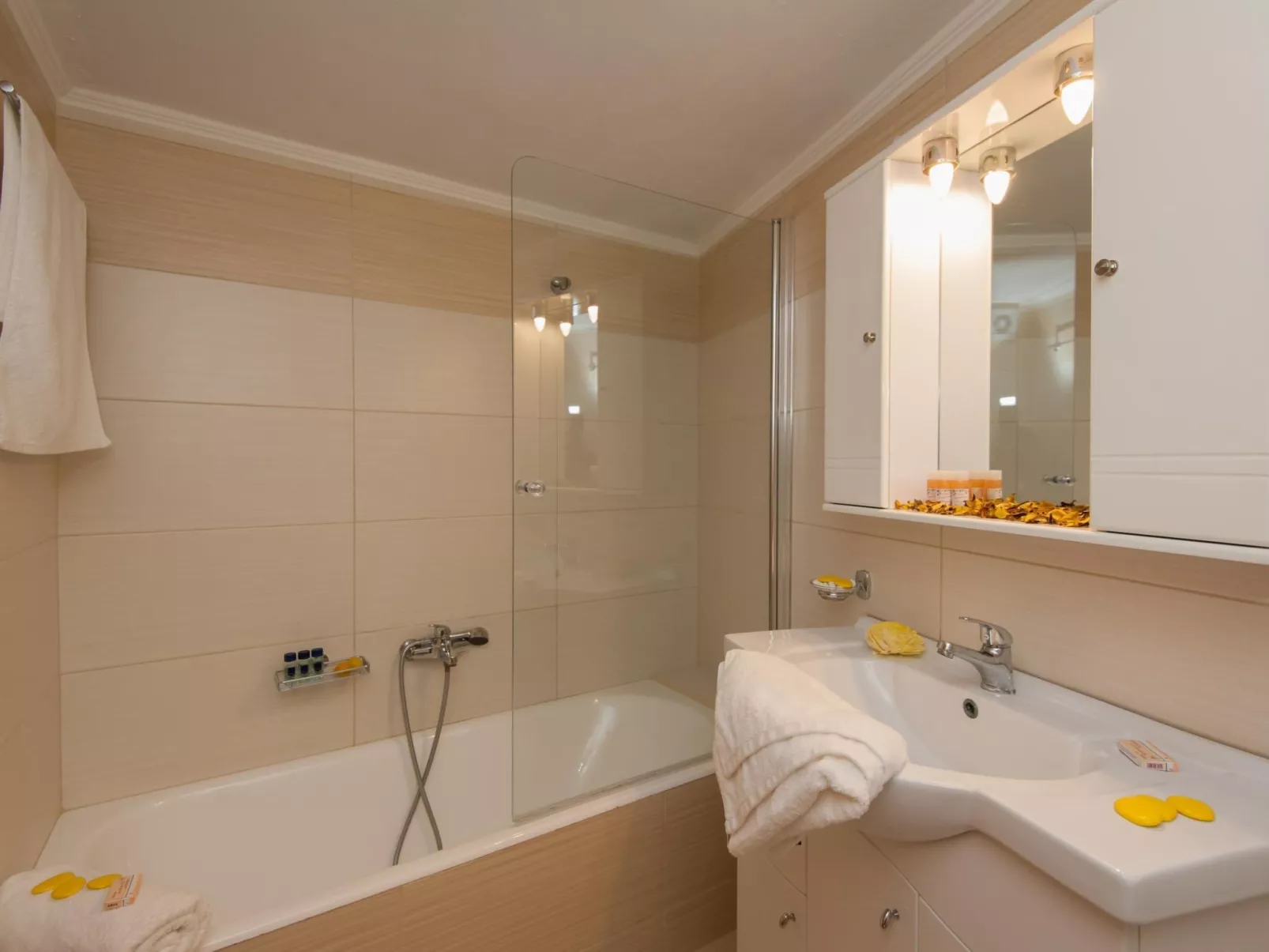 Schönes Haus in Panormos mit kleinem Garten-Binnen