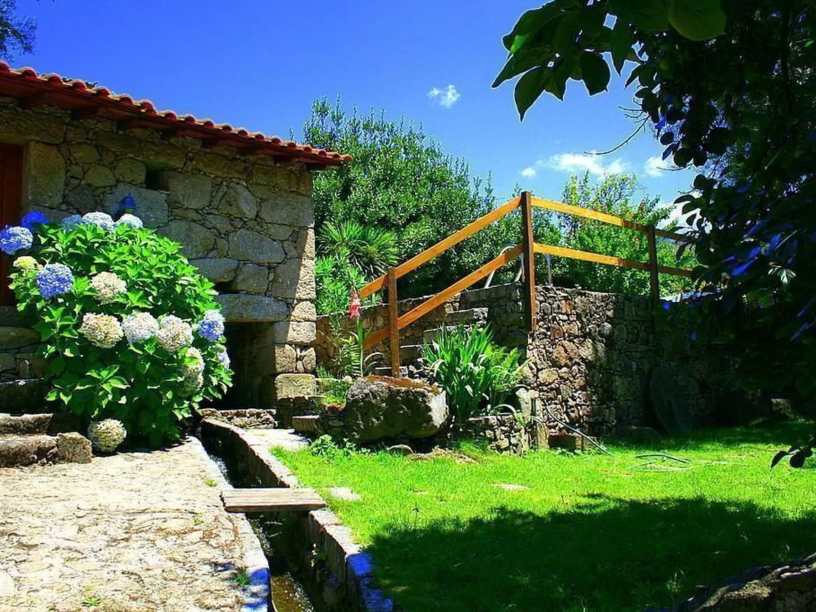 Ländliche Finca "Casa da Rocha"-Buiten