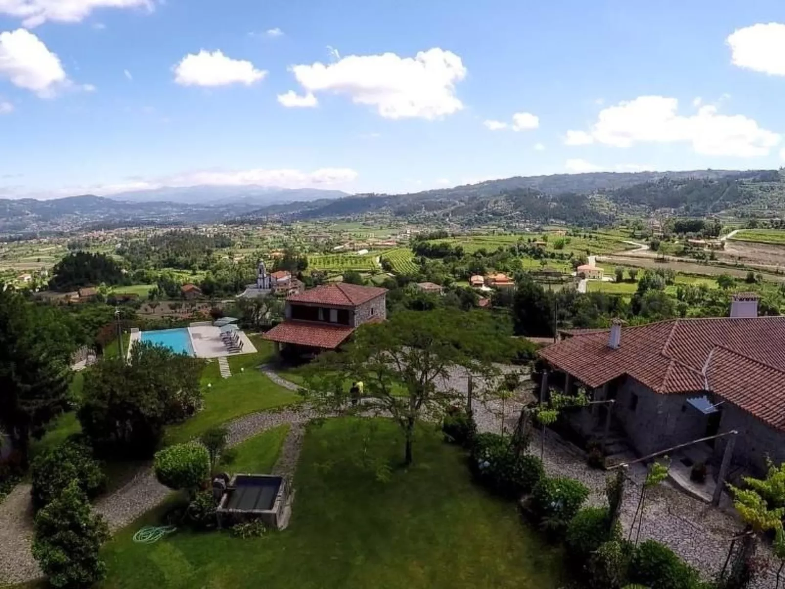 Fabelhafter Pool in einer atemberaubenden Landschaft-Buiten