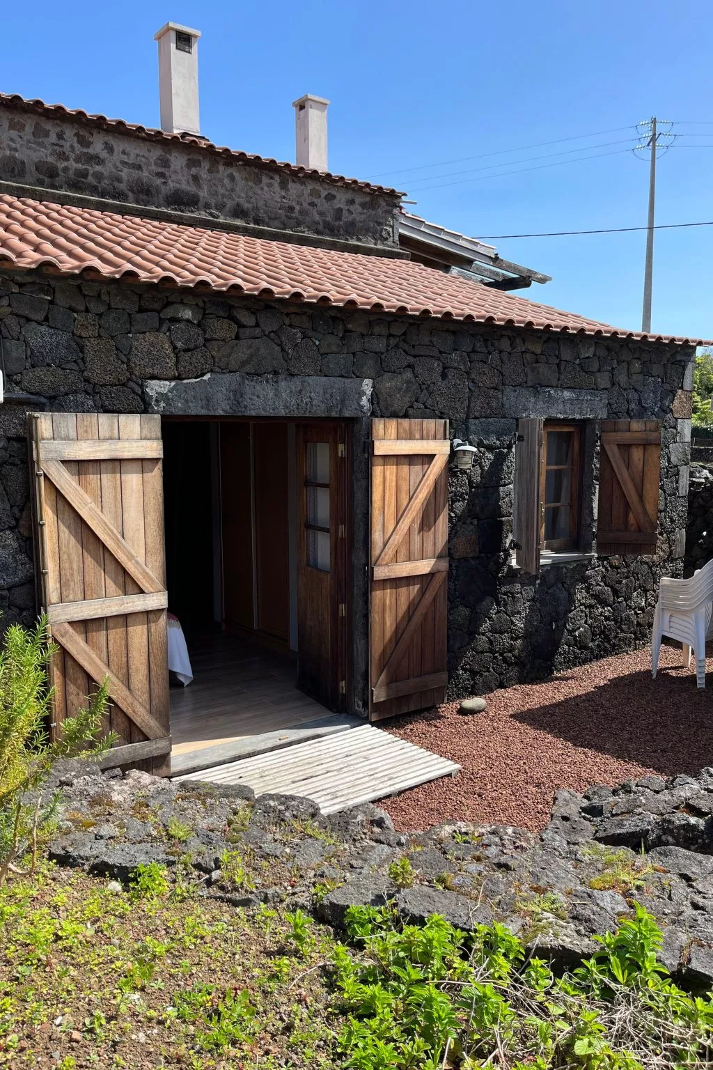 "Vinea Lava" mit Blick auf das Wasser-Image-tags.info