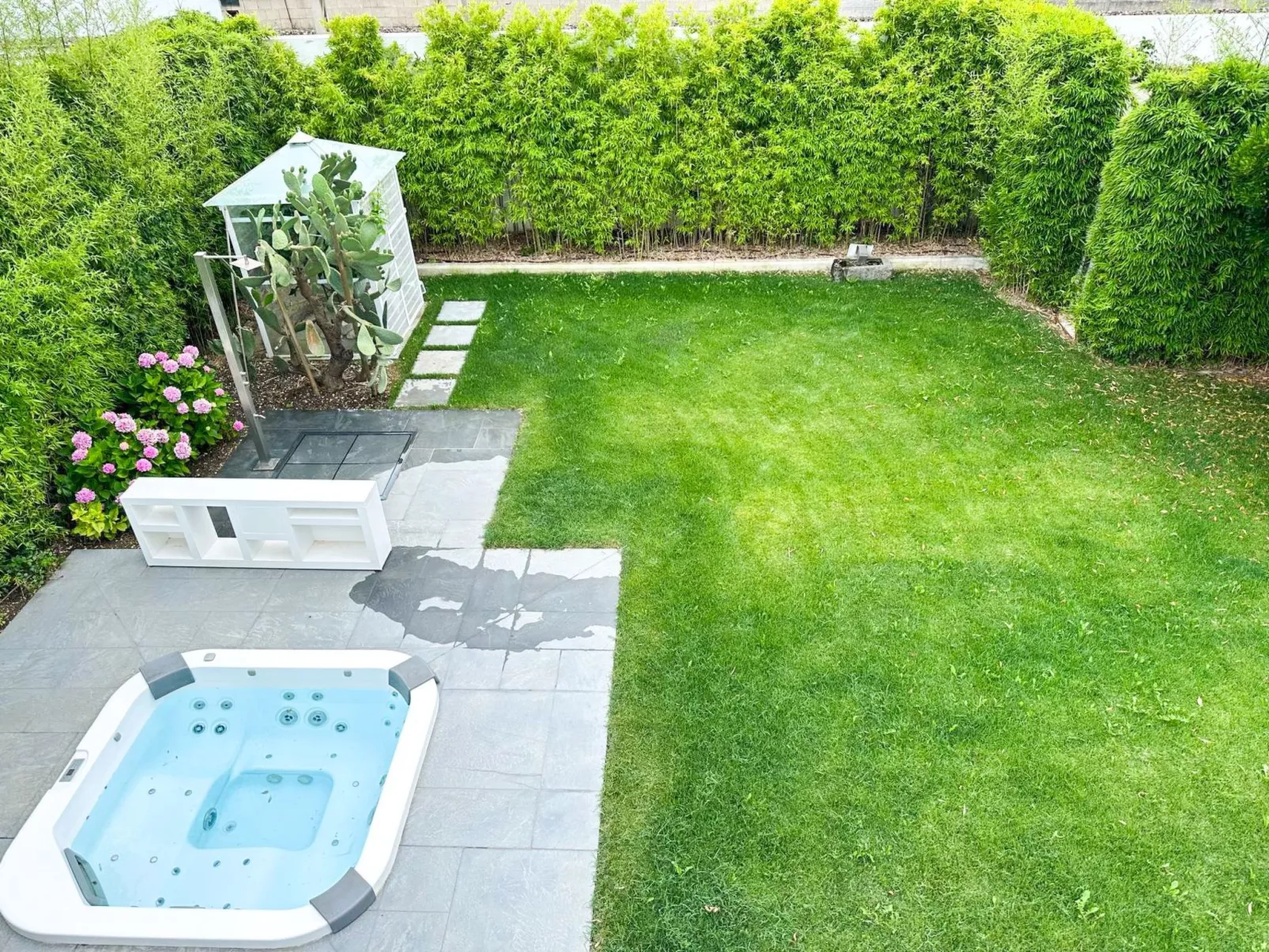 Elegante Villa am Strand, Jacuzzi und Garten-Image-tags.info