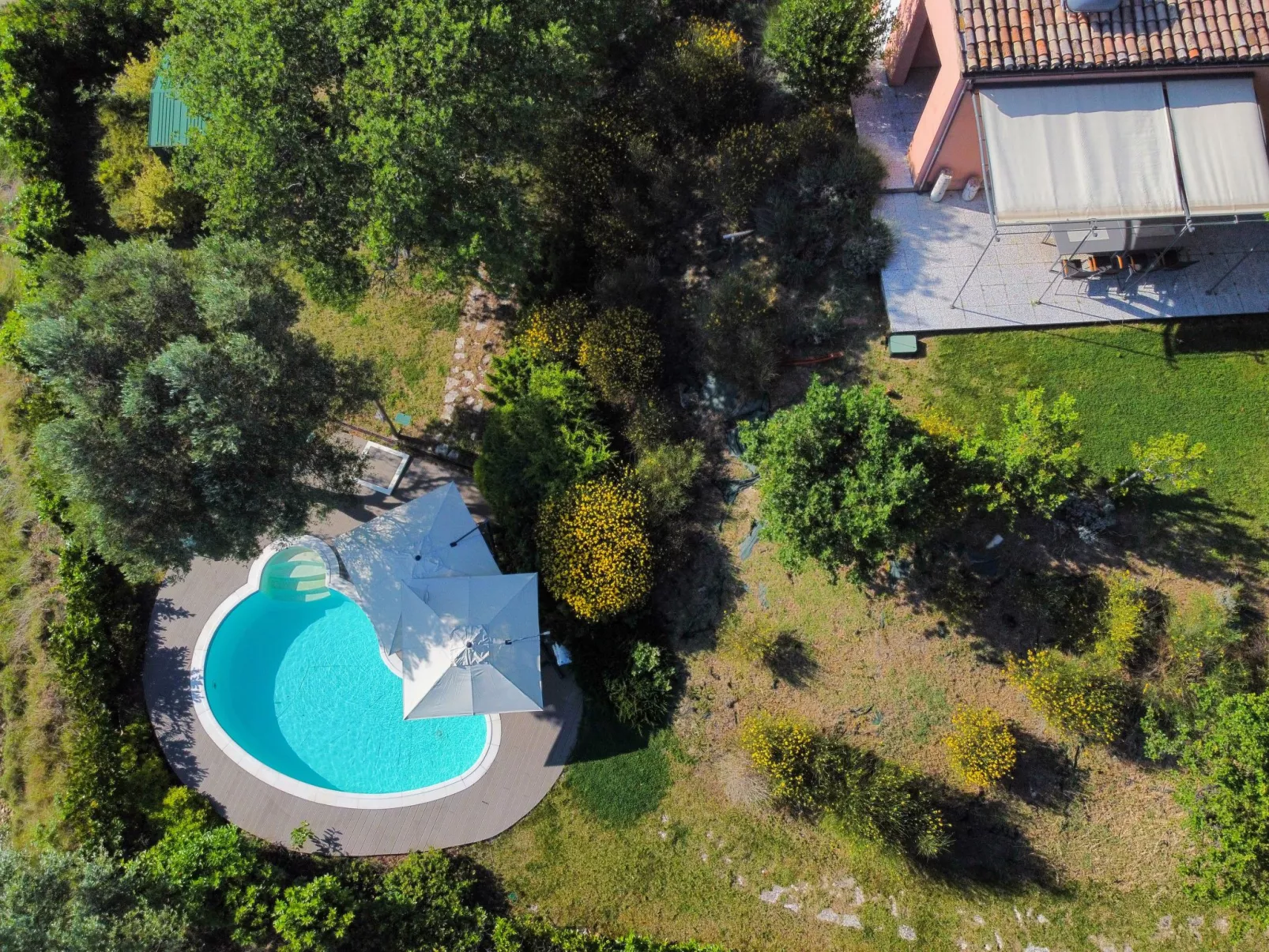 Villa Gelso mit Pool, Sauna und atemberaubender Aussicht-Buiten