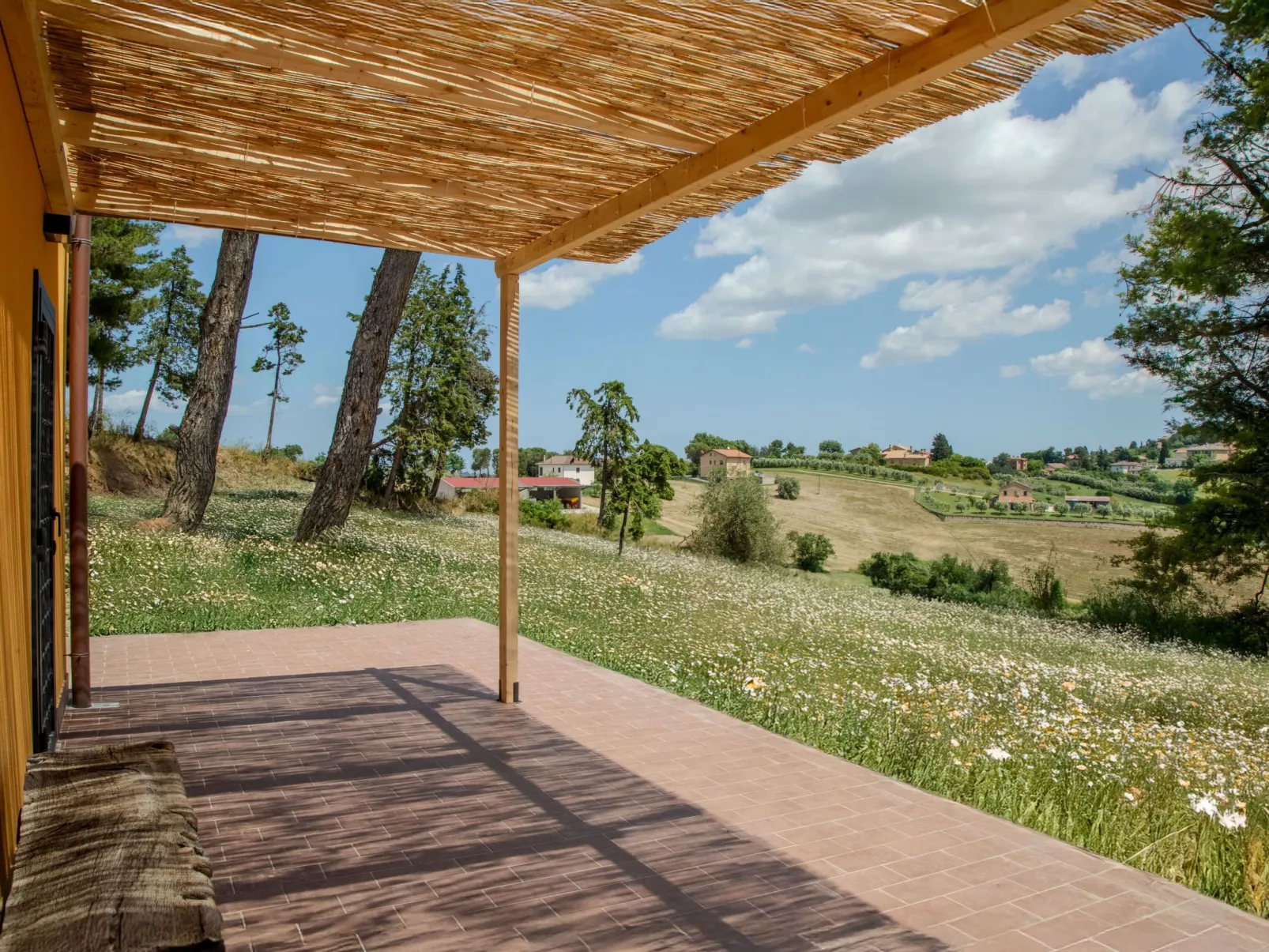 Neue Wohnung mit 2 Zimmern, Veranda und Pool-Buiten