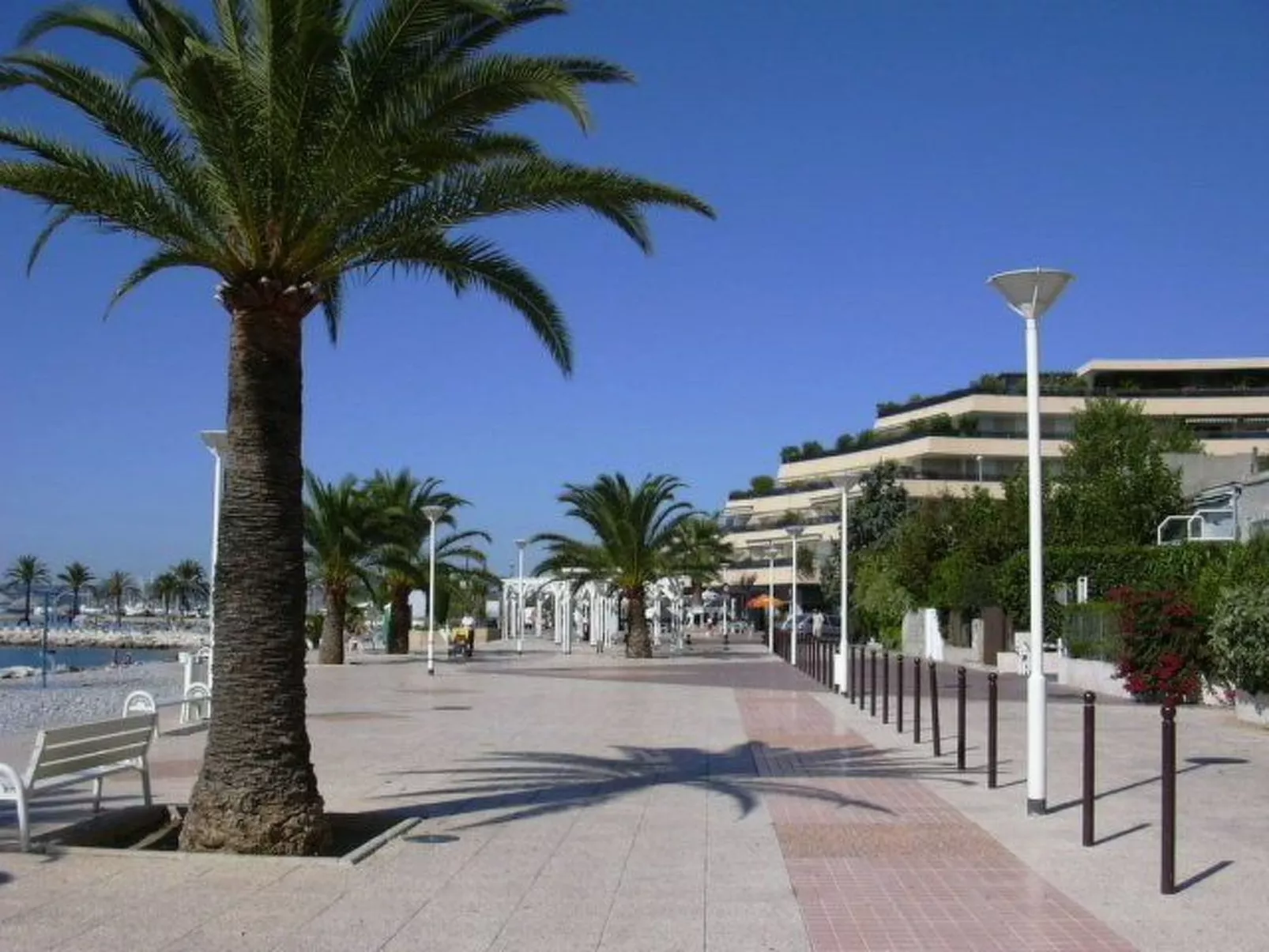 Wohnung "Les roses" auf einem eingemauerten Grundstück-Buiten