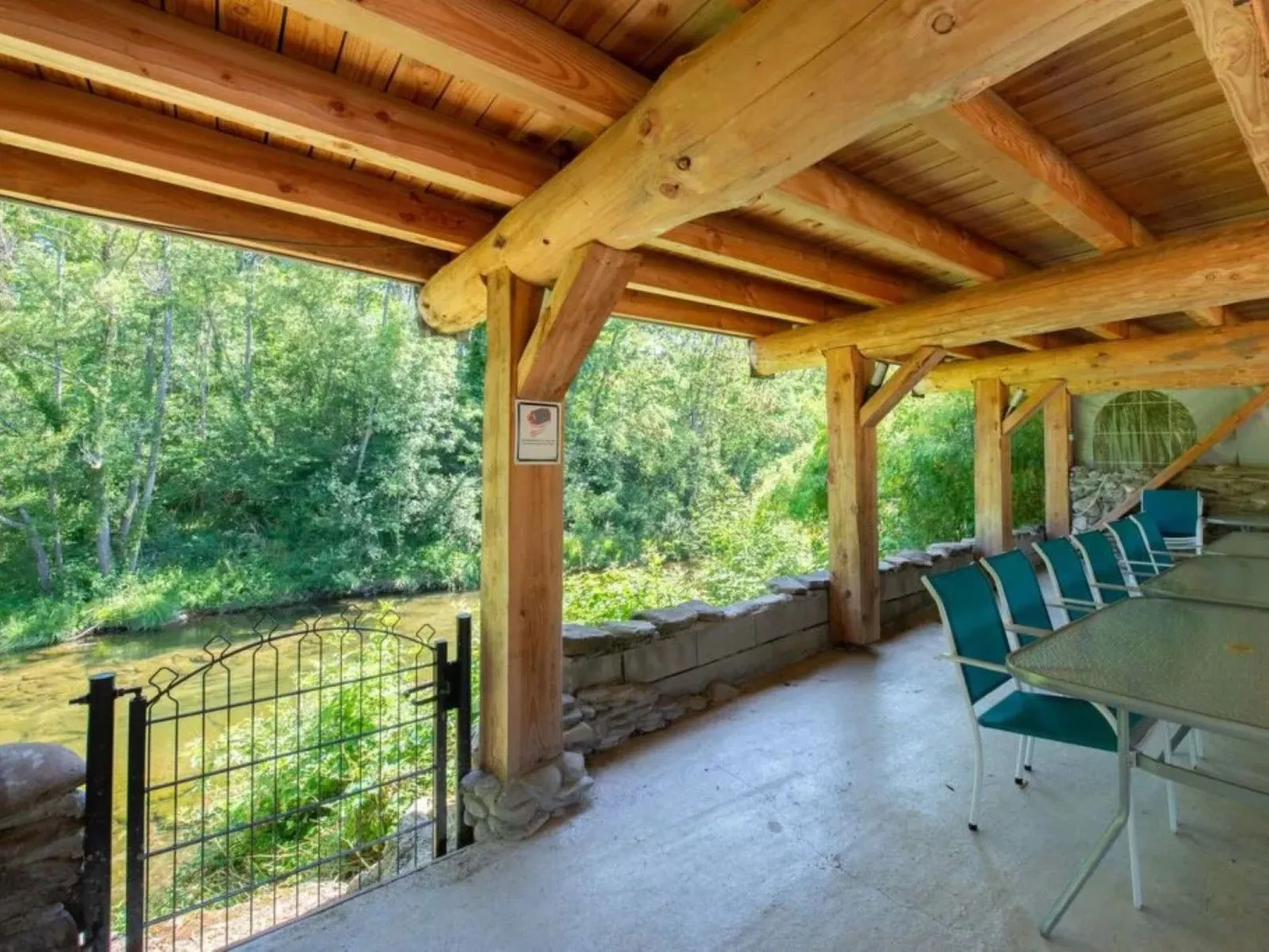 Mit Privatpool in Gagnieres-Buiten