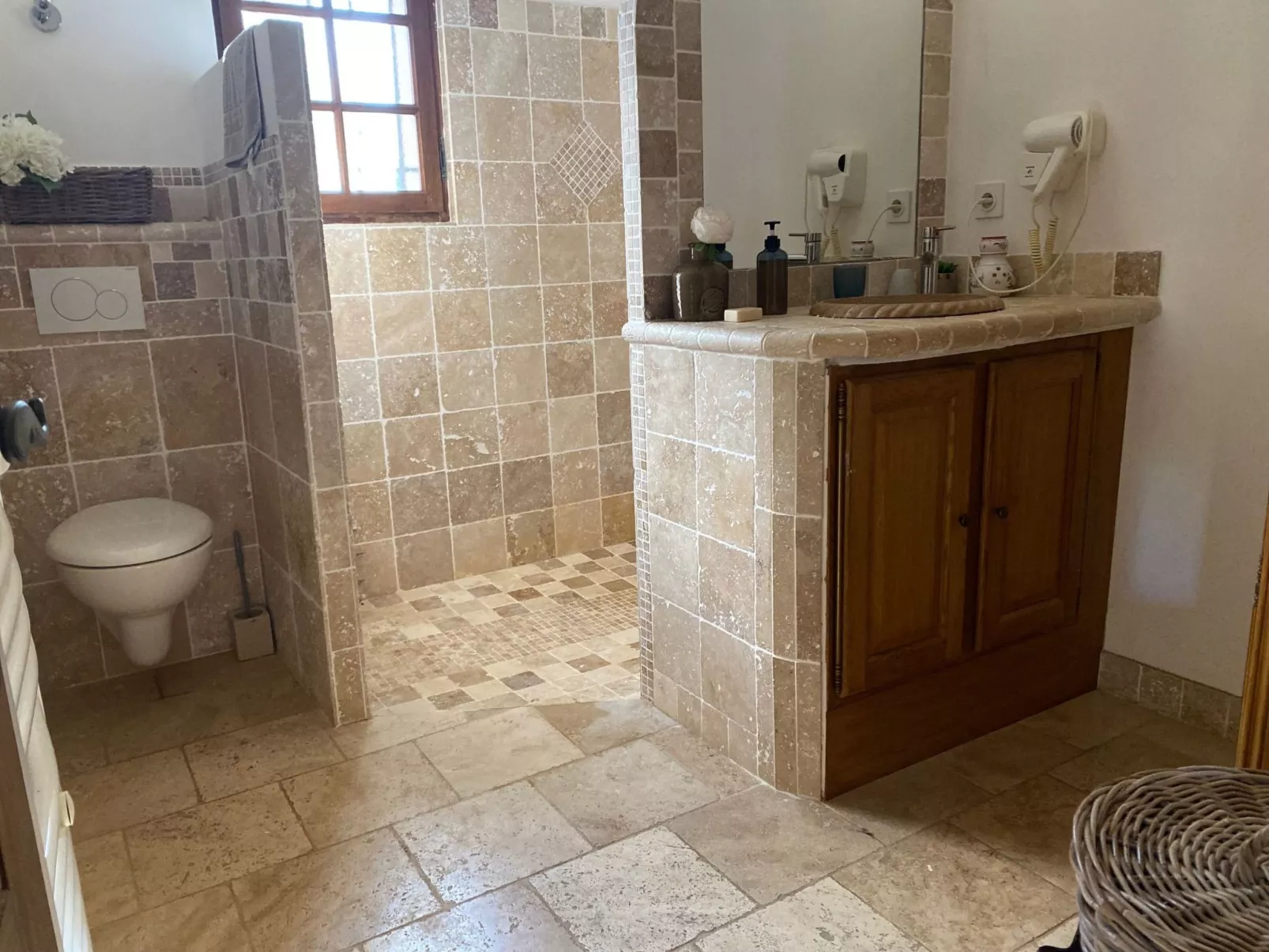 Klimatisiertes Mas Les Heures Bleues mit Pool - Binnen