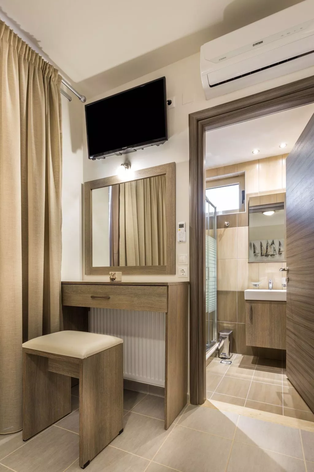 Elegante Villa an der Küste mit privatem Pool-Binnen