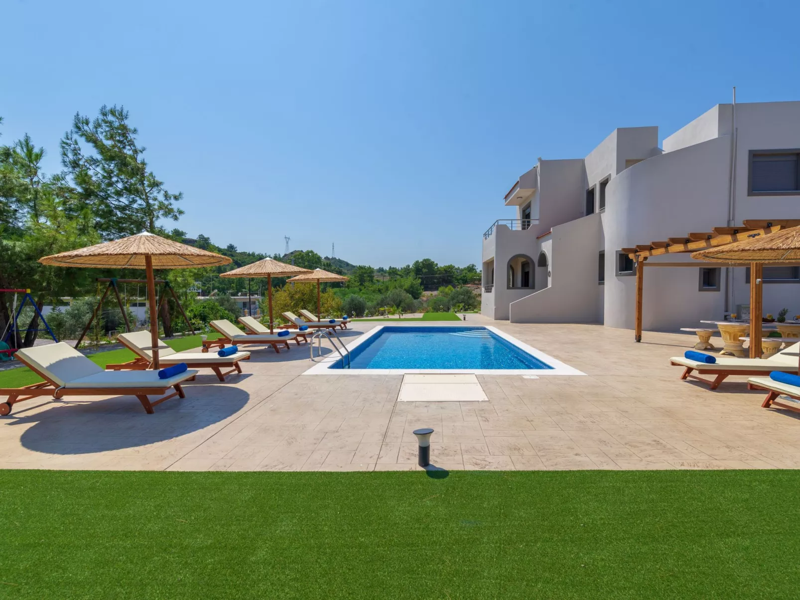 Sun's Reach Villa mit Schwimmbad-Buiten