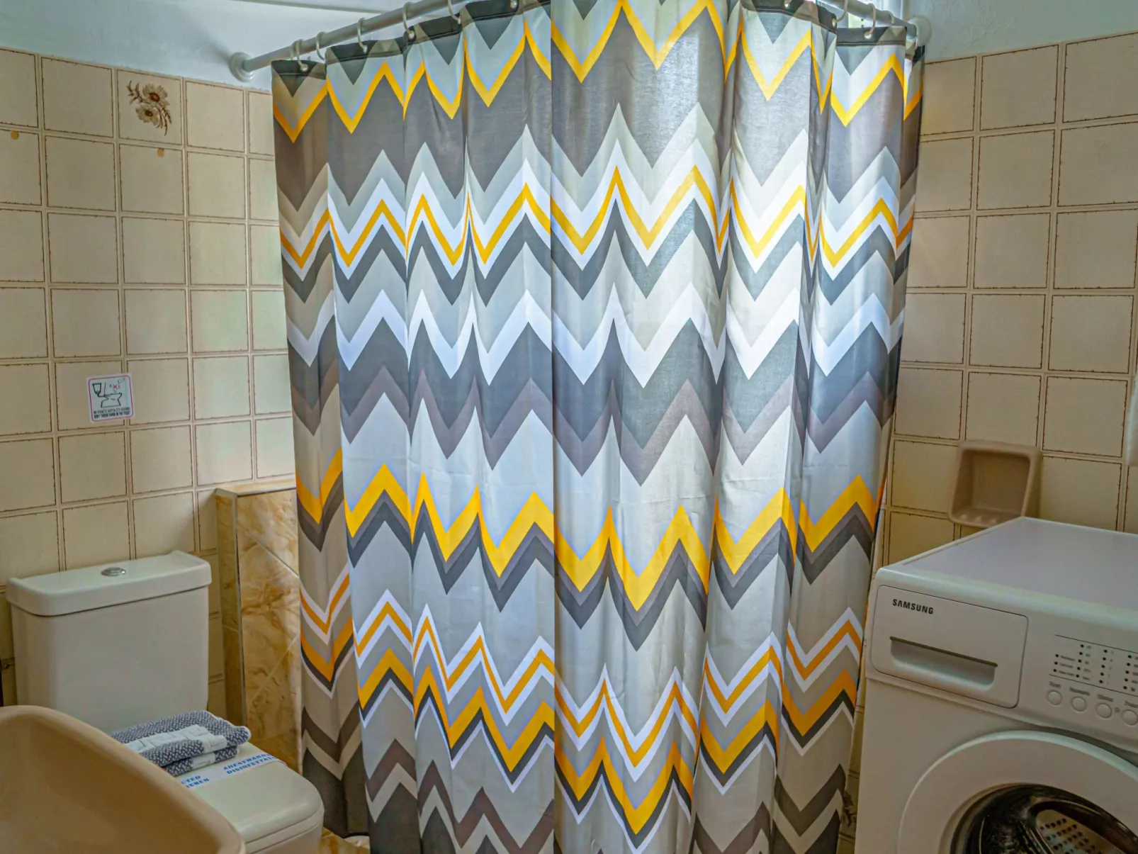 In Nisaki mit Pool-Binnen