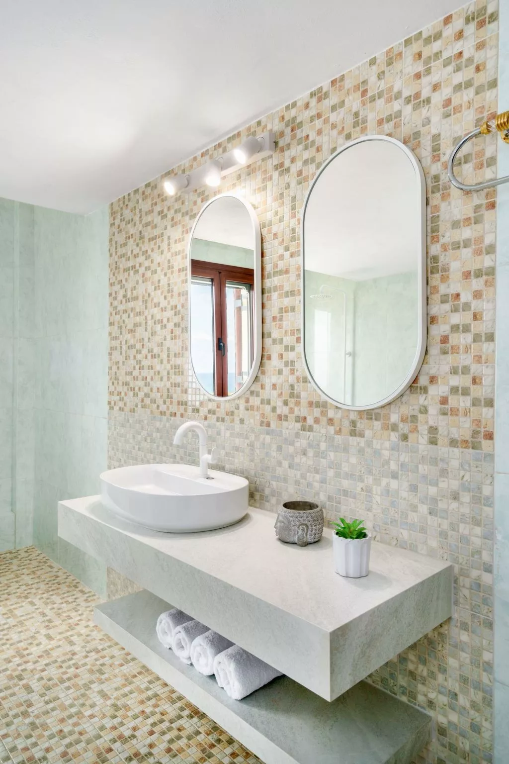 Villa mit Meerblick und privatem Pool, BBQ 1,5km vom Strand entfernt-Binnen