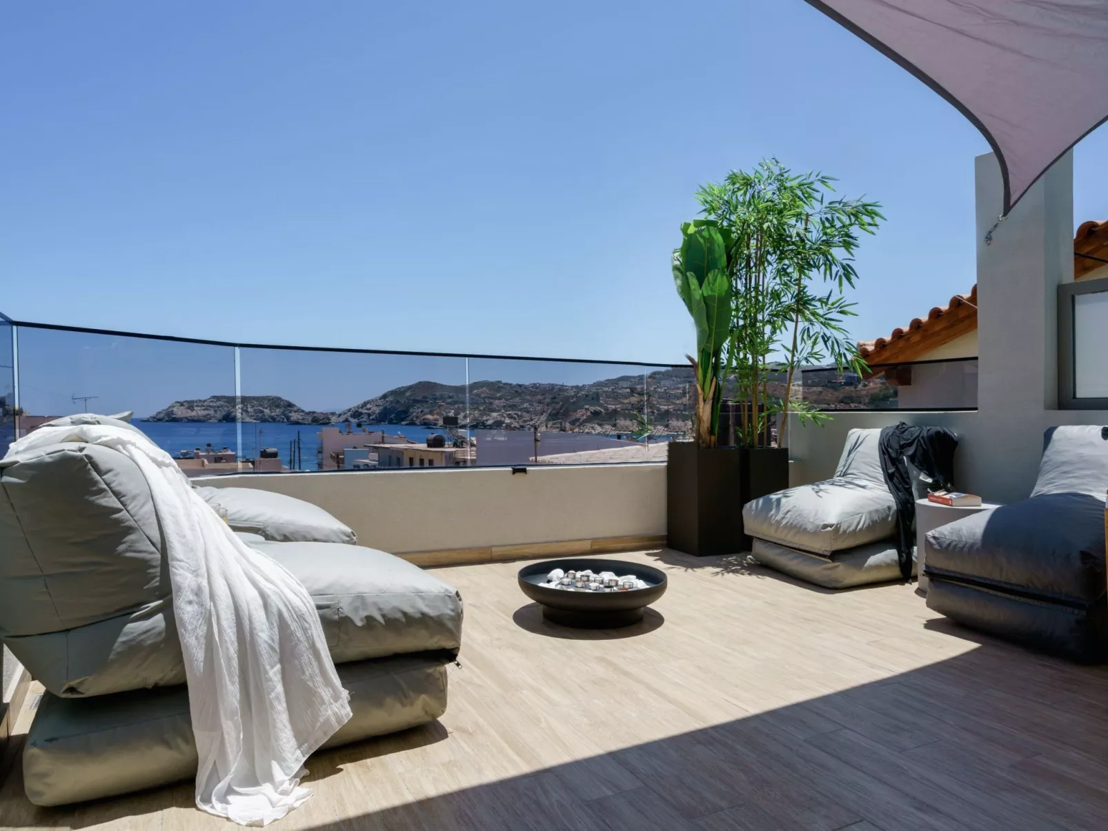 Neue Charavgi Suite mit Jacuzzi, 40m vom Strand entfernt-Binnen