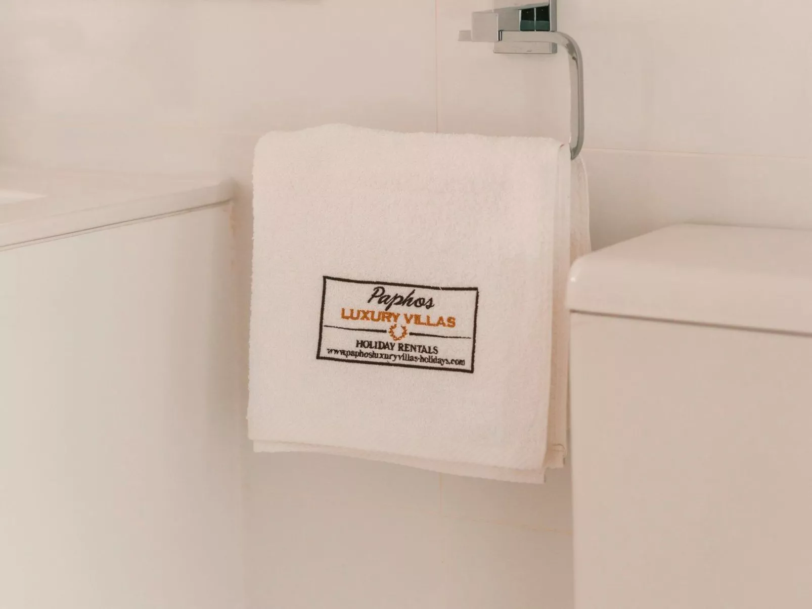 Luxuriöse Villa mit privatem Pool und Whirlpool-Binnen