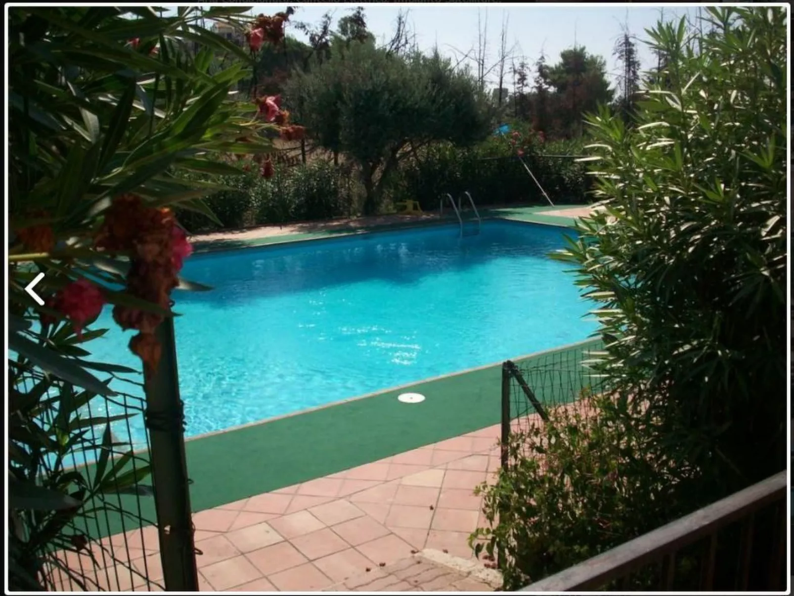 Mit Gemeinschaftspool-Buiten