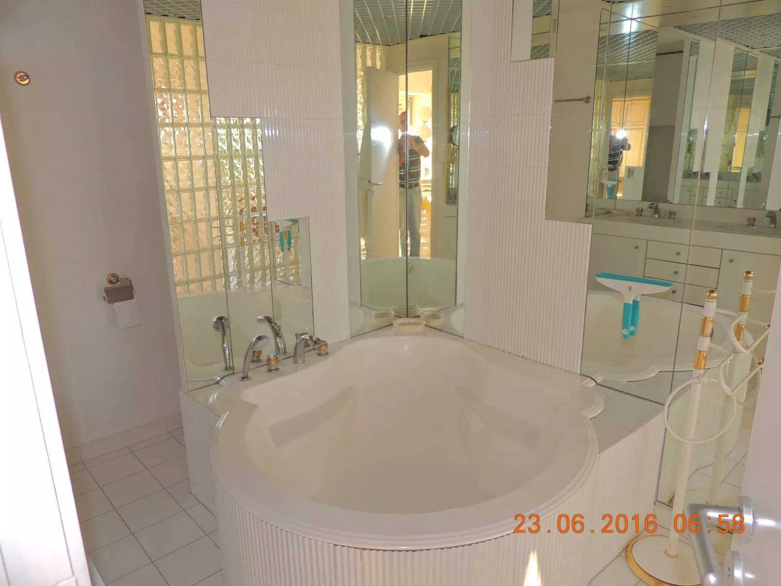 Studio Vue mer standing proche Cannes-Binnen