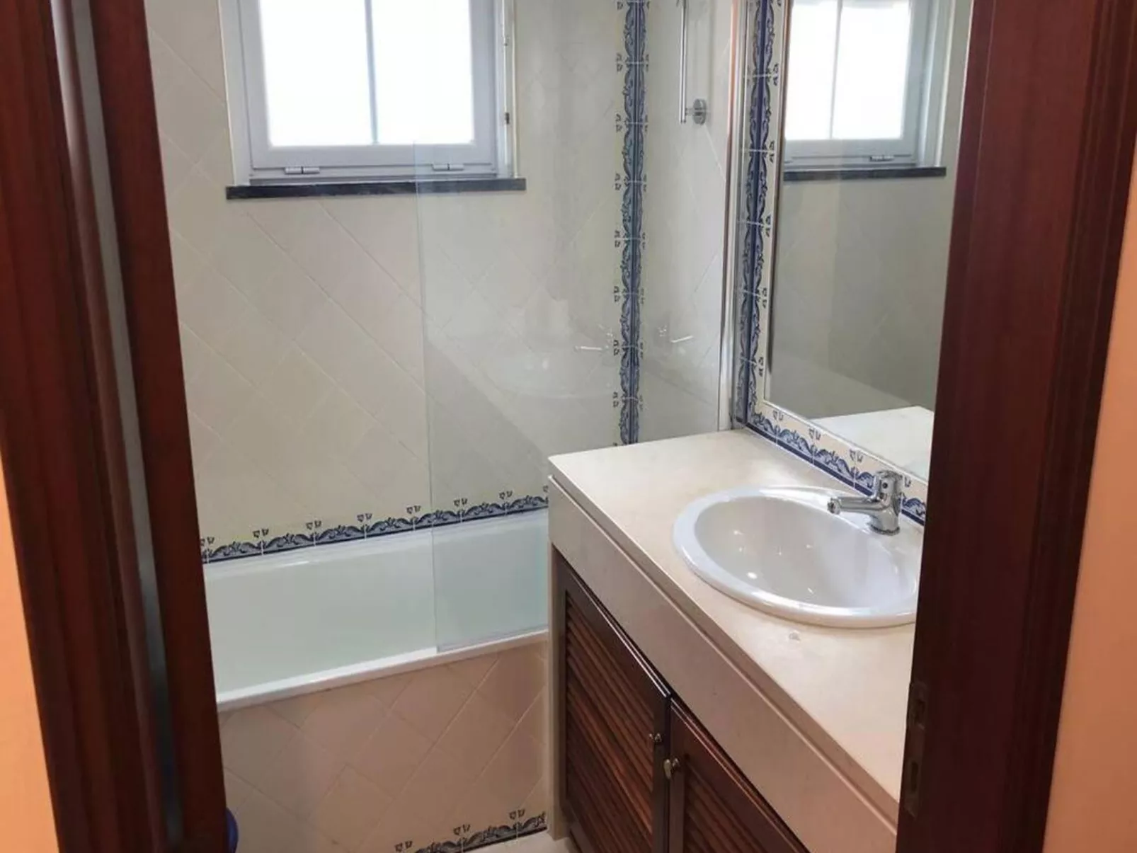 Atmen Sie die Meeresbrise in Praia Del Rey ein-Image-tags.info