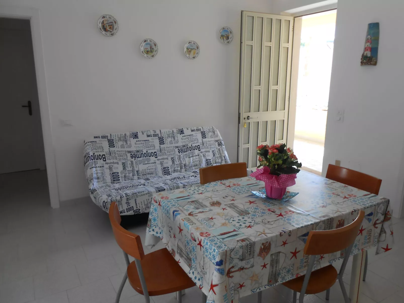 Helles, einladendes Ferienapartment mit Sonnenterrasse in Strandnähe-Image-tags.info