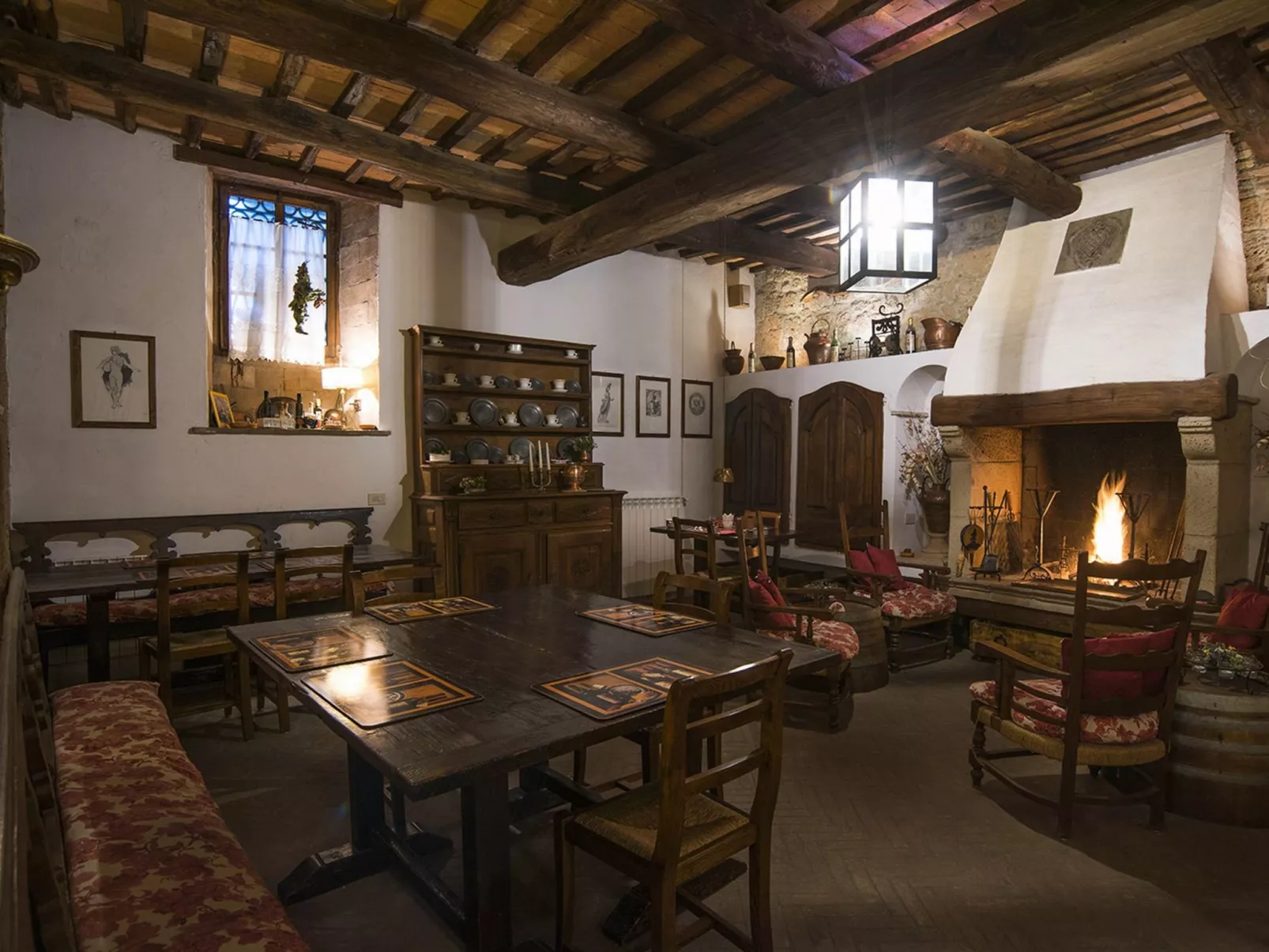 Charmante Schlossunterkunft mit Schwimmbad-Binnen