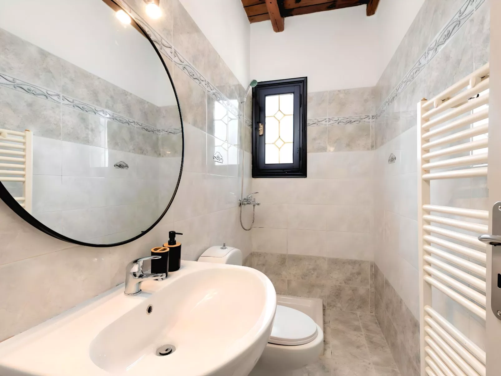 Grey Grand Villa Privater Pool-Binnen