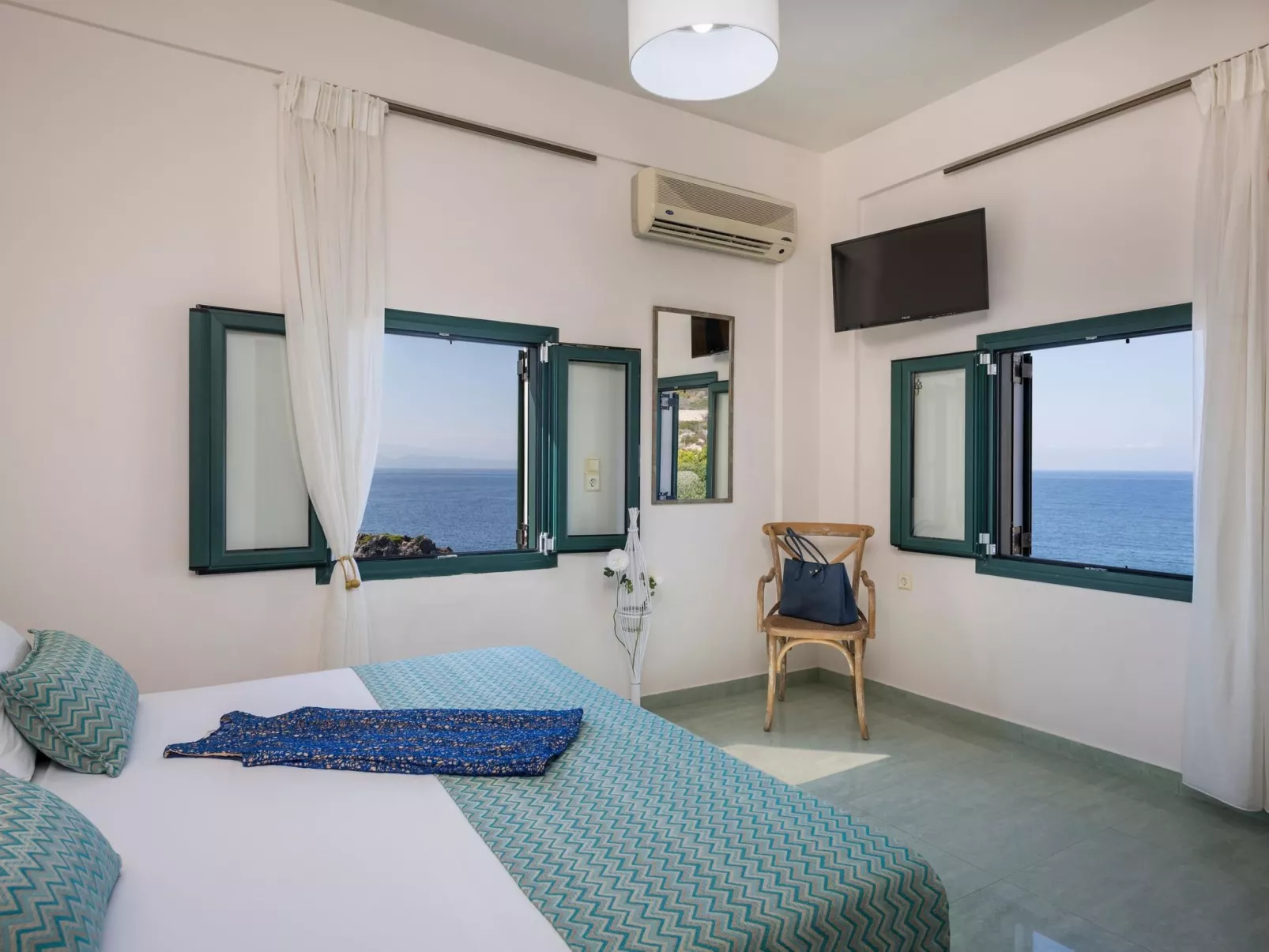 Luxuriöse Villa in Strandnähe mit Blick auf den privaten Pool-Image-tags.info