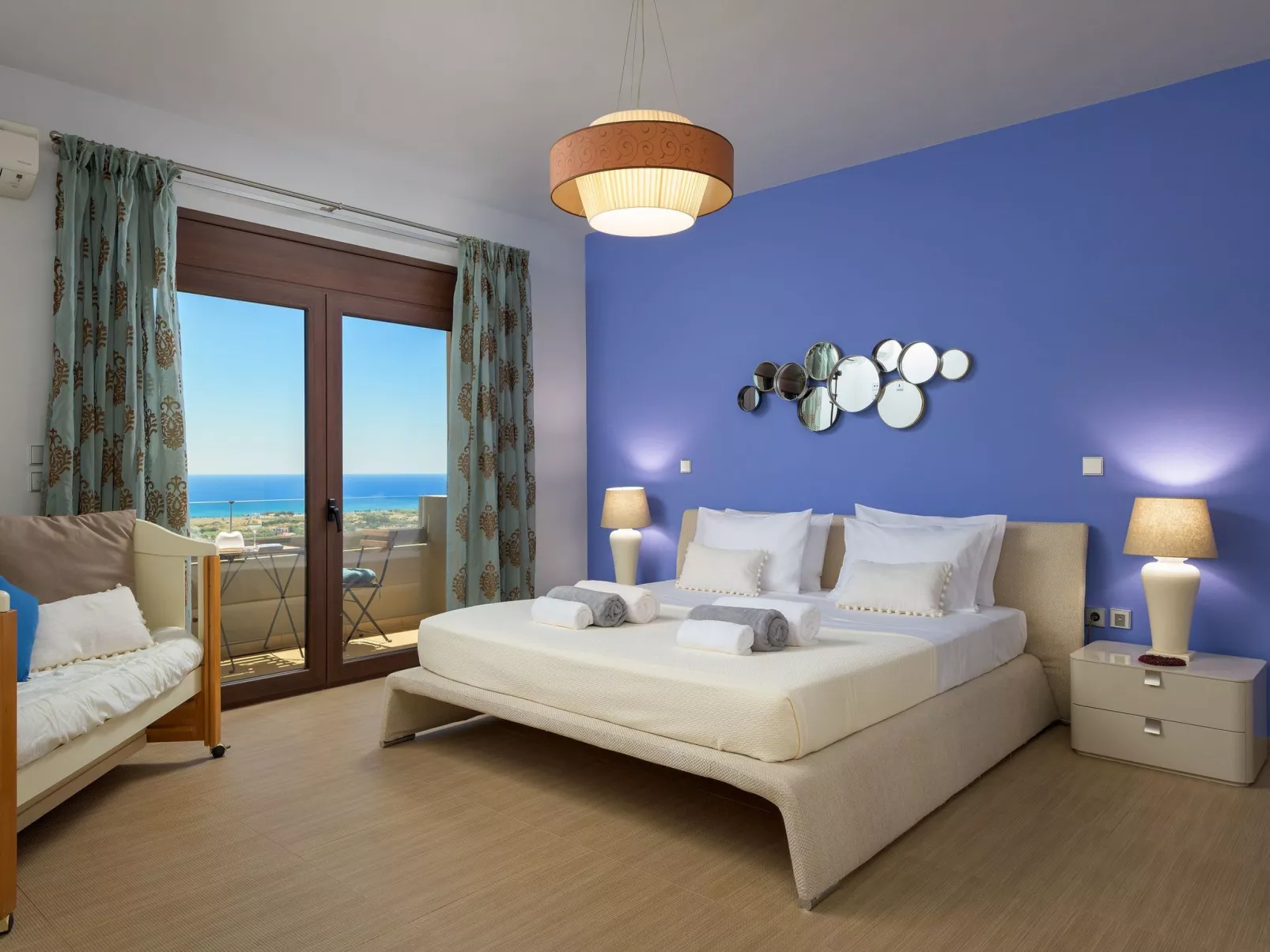 Wunderschöne Alav Pool Villa-Binnen