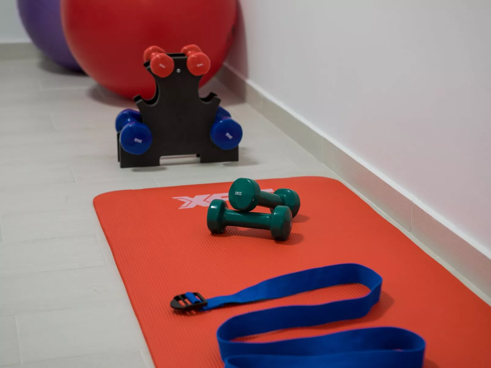 Haus in Agia Marina mit Außenpool-Image-tags.info