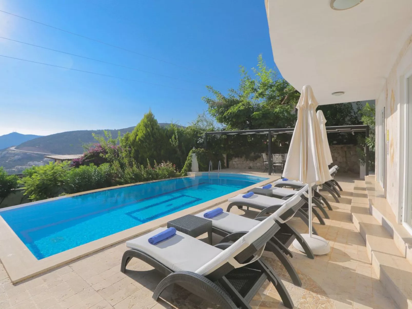 Steinhaus Villa direkt im Zentrum von Kalkan-Buiten