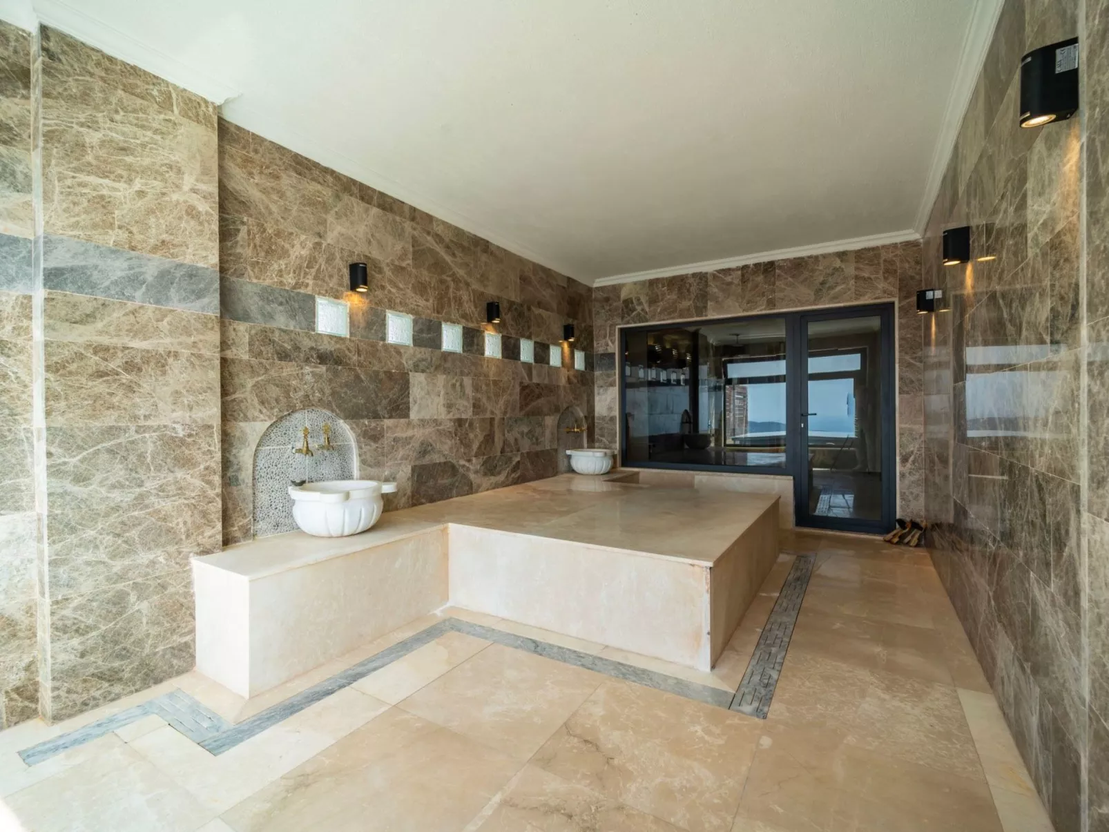 Moderne Luxusvilla mit Meerblick-Image-tags.info