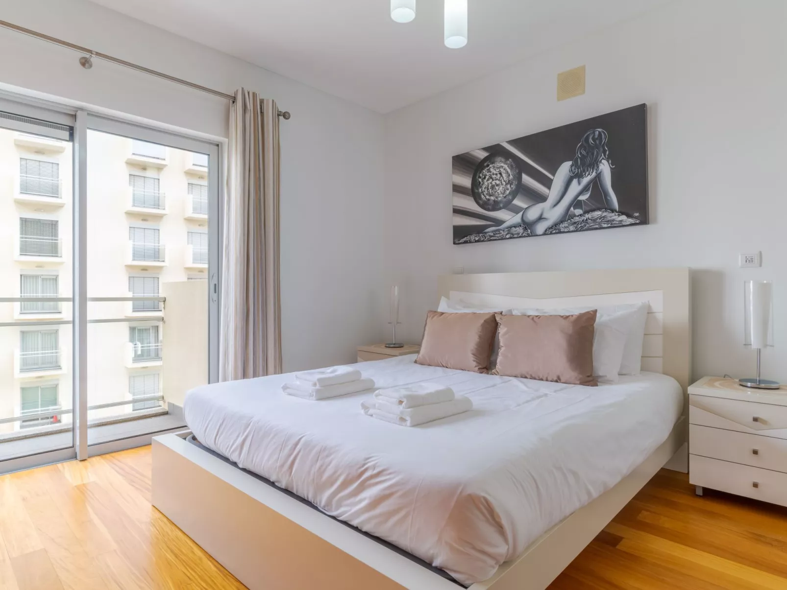 Mit gemeinschaftlichem Pool-Binnen