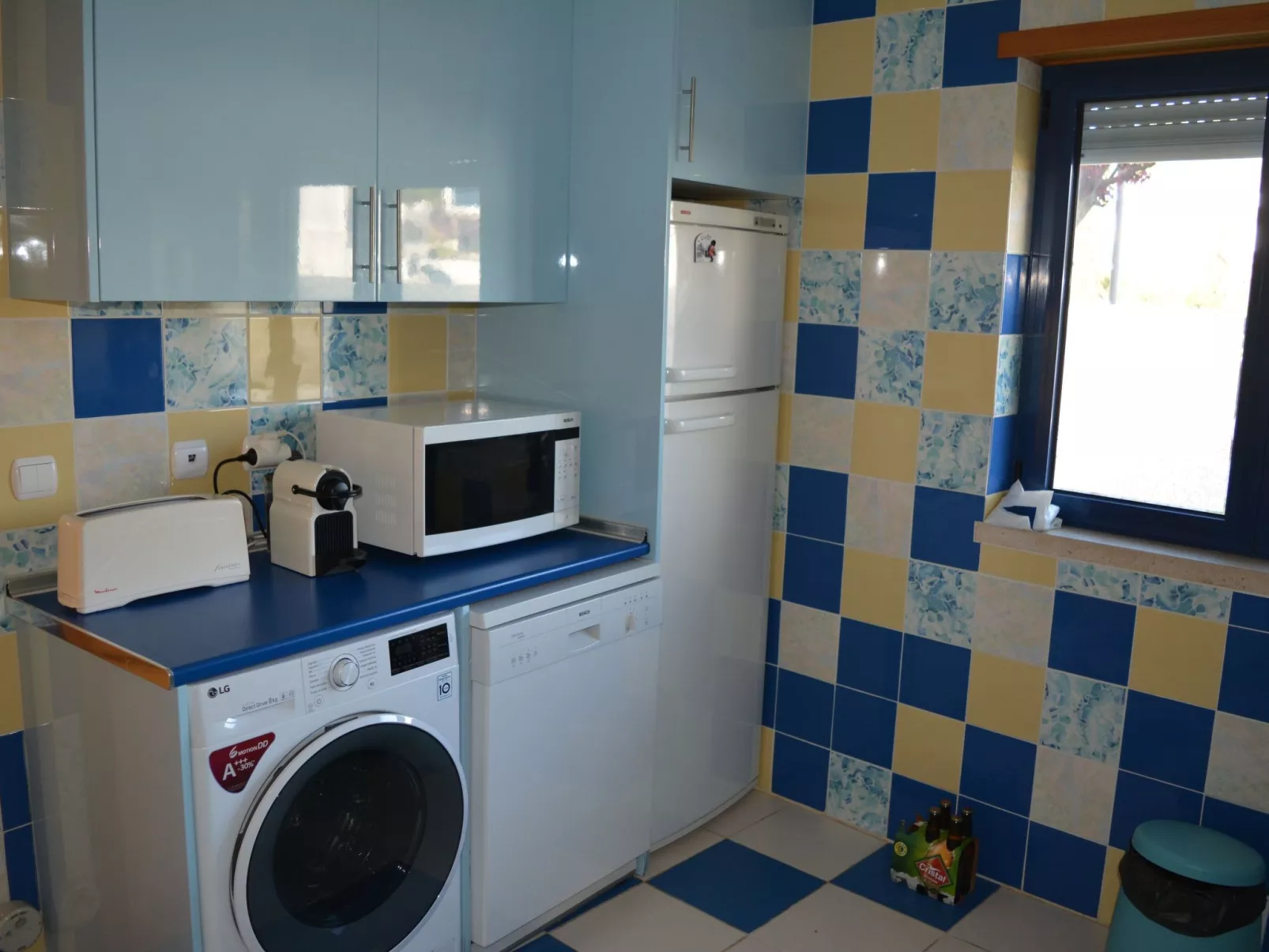 Zwei-Bett-Apartment mit großem Pool-Binnen