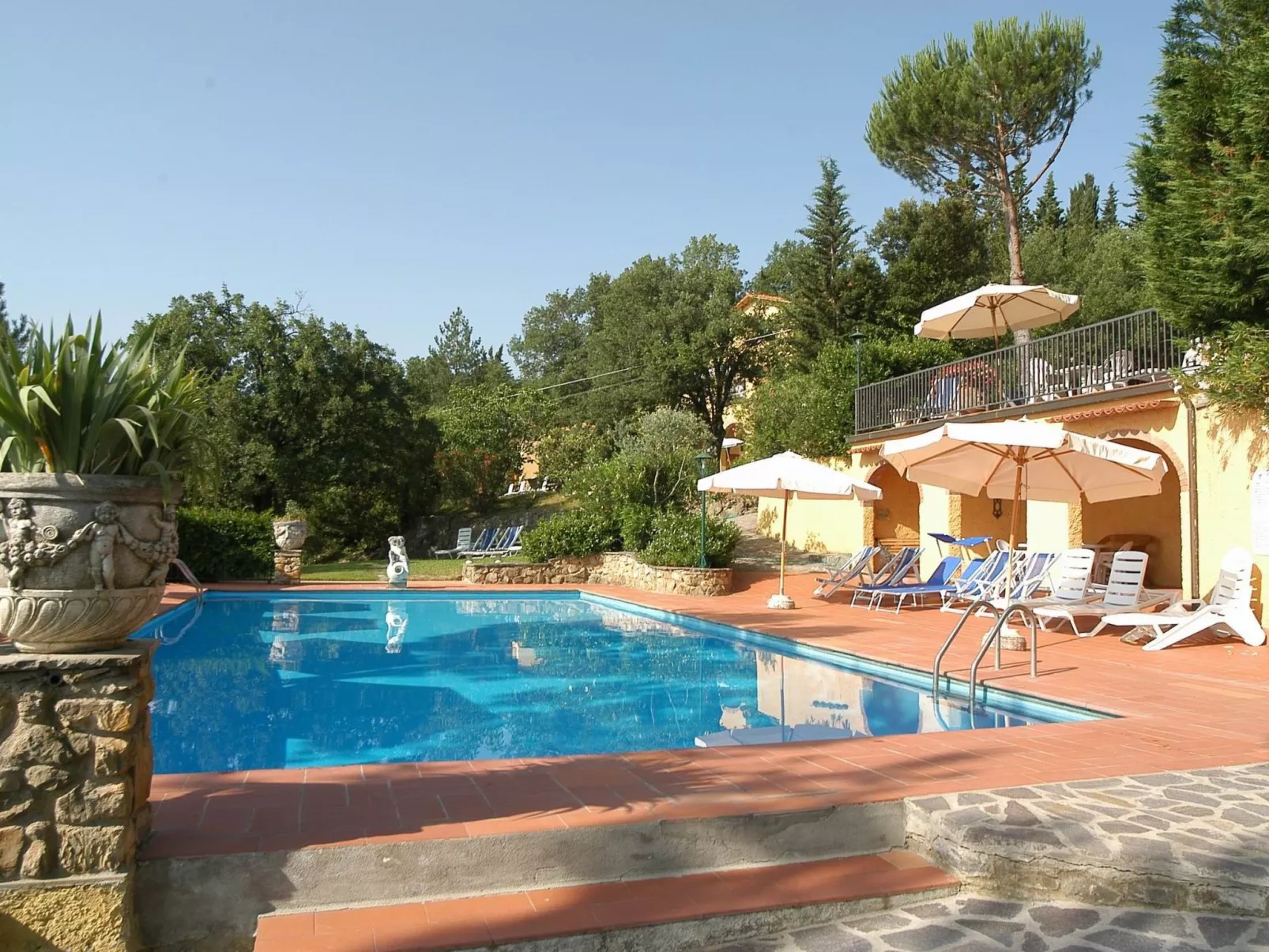 Wohnung Poggio Oro Rondini mit Pool - Buiten
