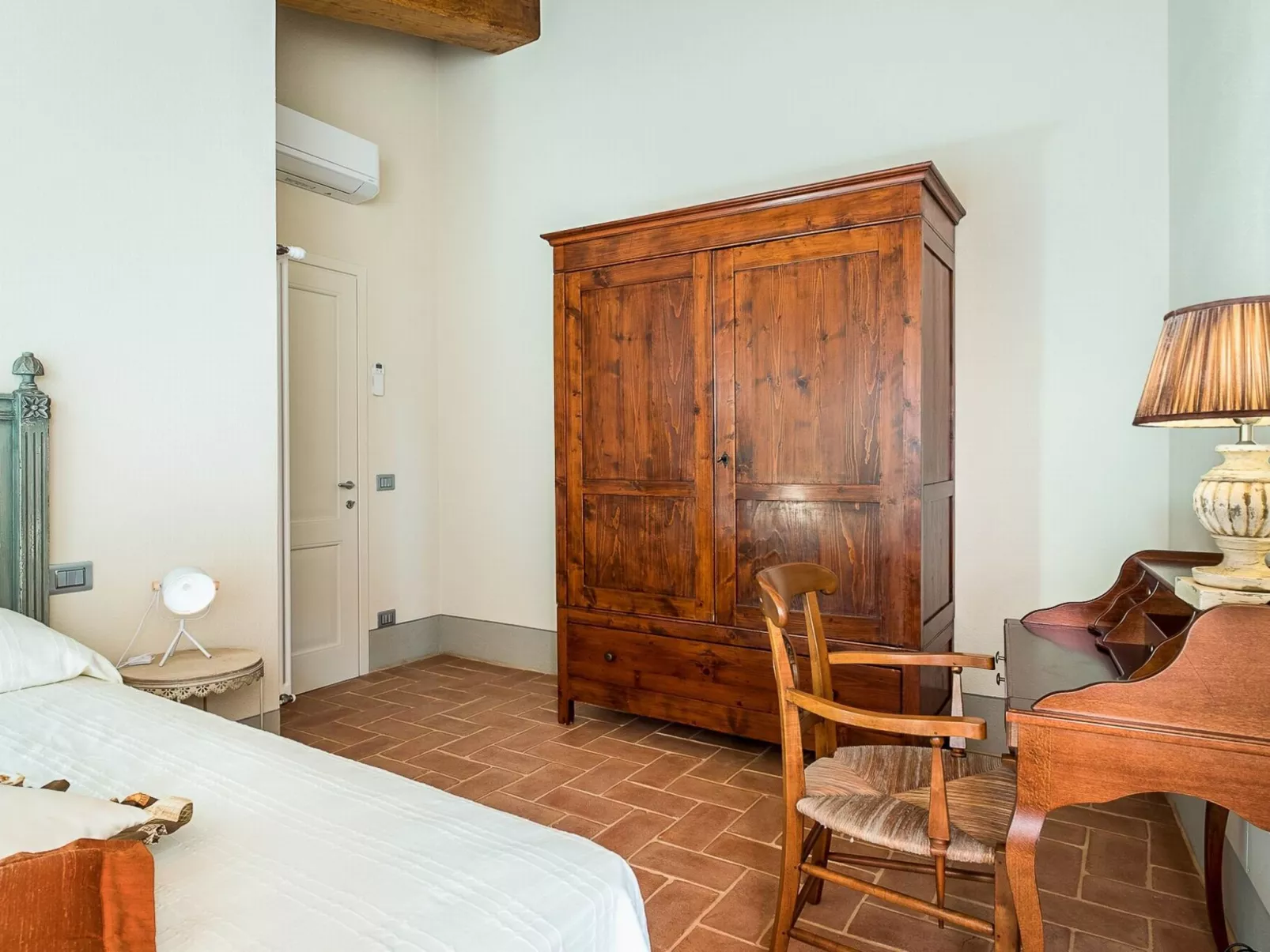 'Cypress T4 rota'-Binnen