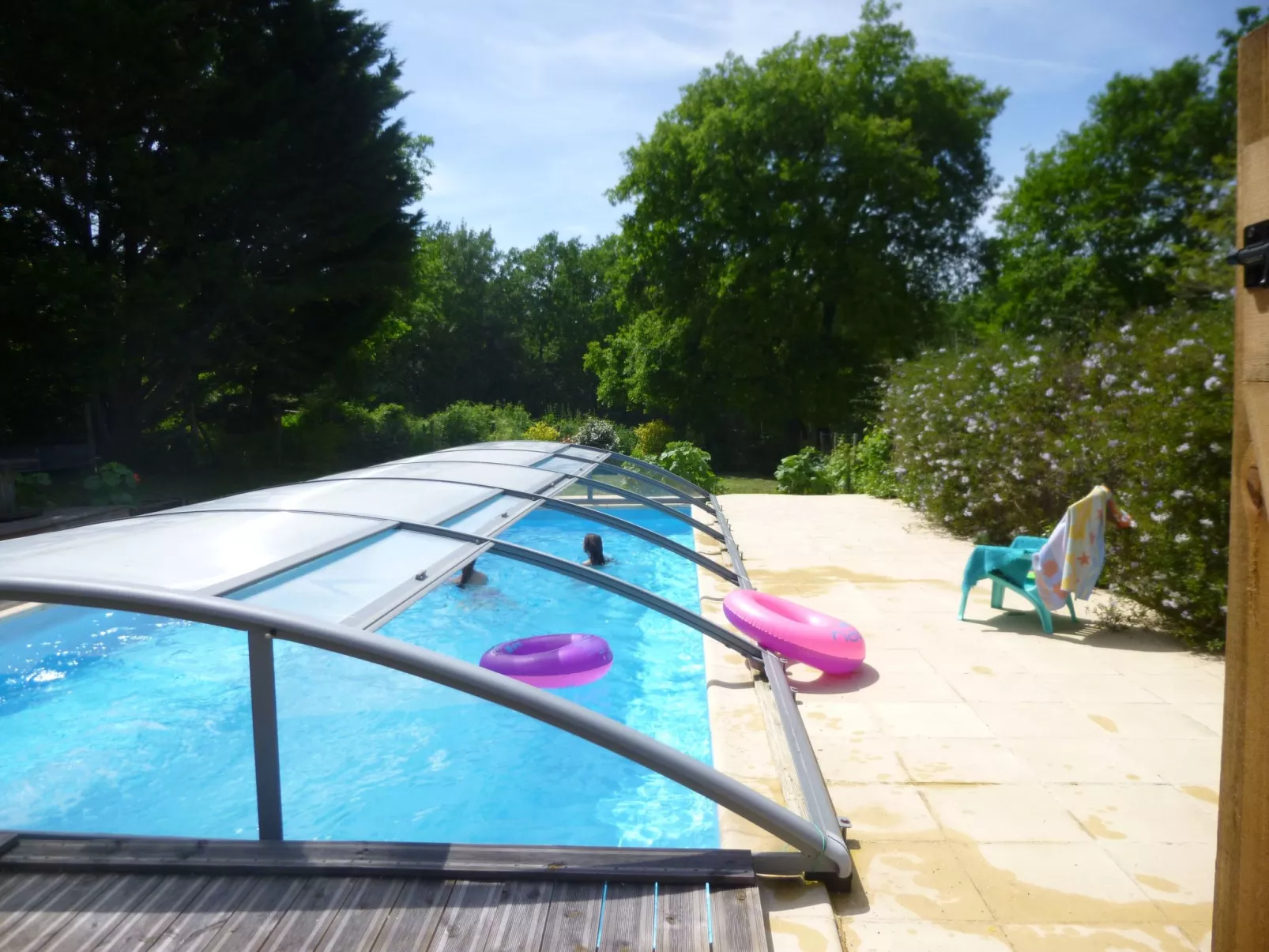 Komfort, Ruhe, privater Pool, EV-Ladestation-Buiten