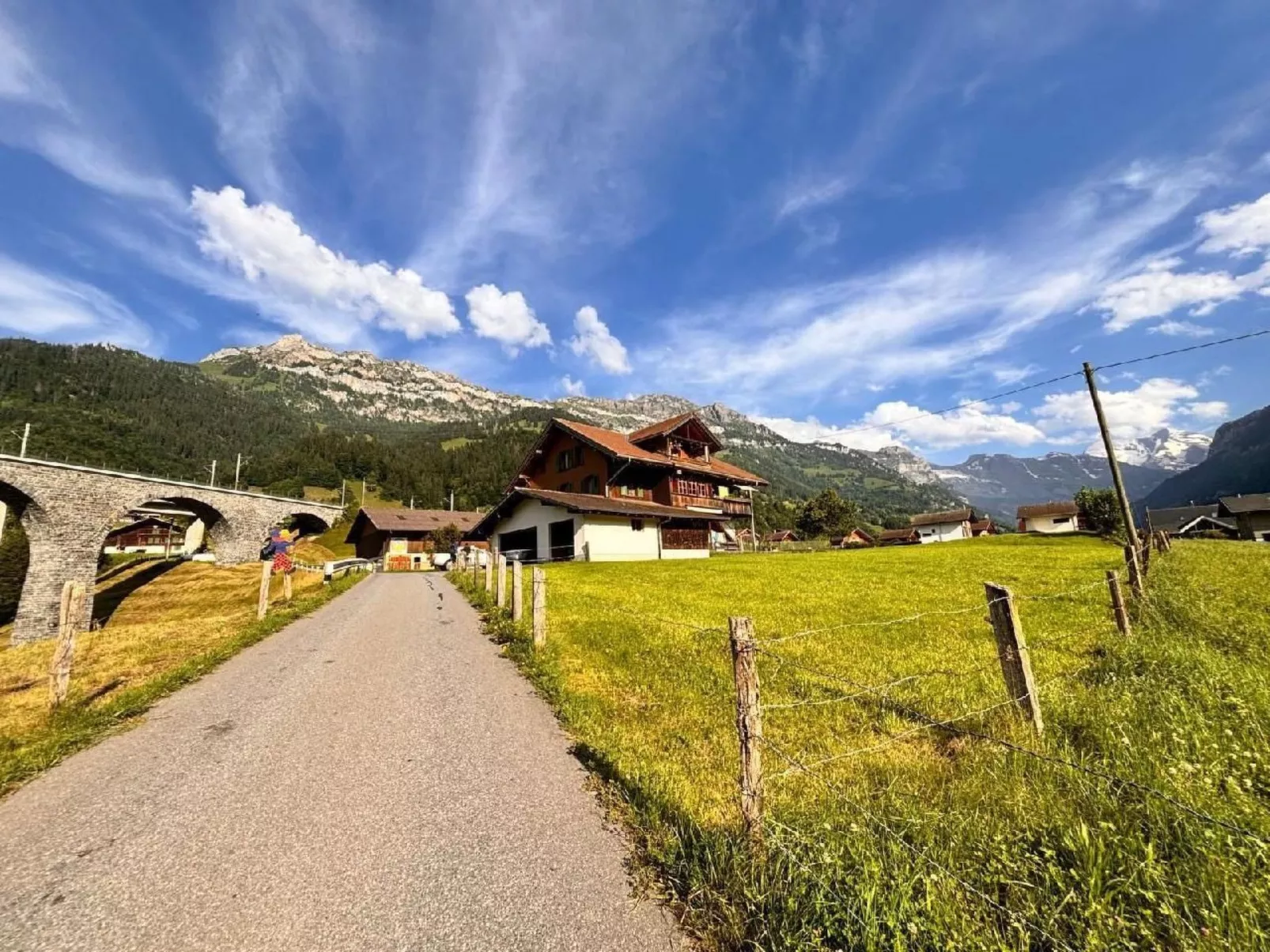 Neue 2.5- Zimmer Ferienwohnung im dreigenerationen Bauernhaus-Buiten