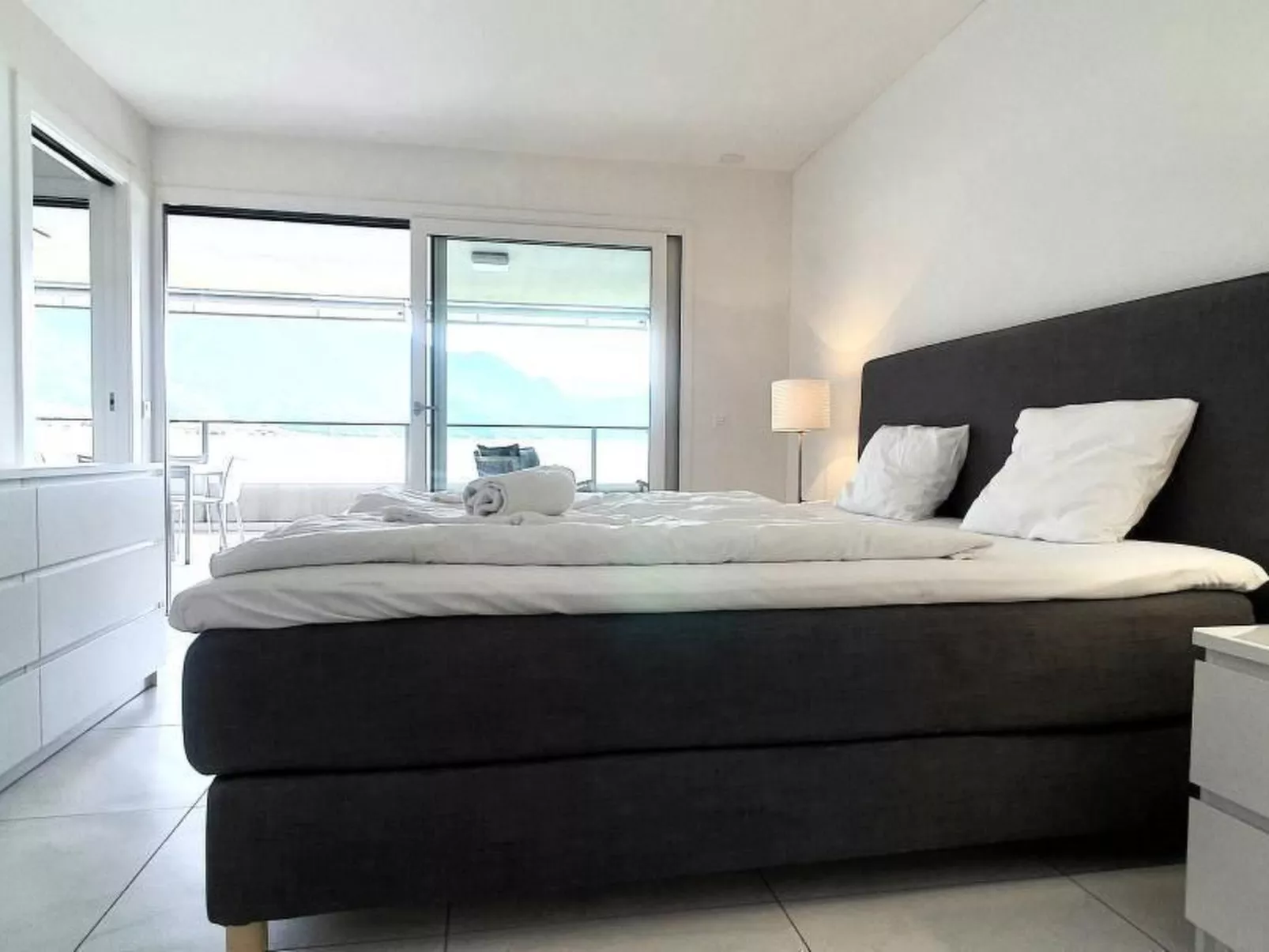 Modern mit atemberaubendem Seeblick Apt 406-Binnen